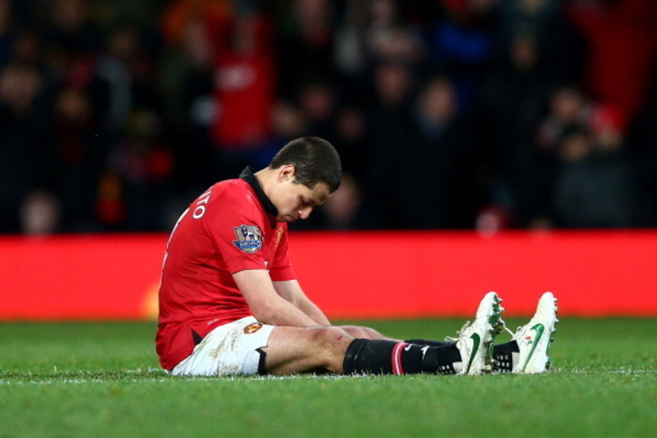 MANCHESTER, ENGLAND - JANUARY 22: A dejected Javier Hernandez of manchhester United reacts after a missed chance on goal during the Capital One Cup semi final, second leg match between Manchester United and Sunderland at Old Trafford on January 22, 2014 MANCHESTER, ENGLAND - JANUARY 22: A dejected Javier Hernandez of manchhester United reacts after a missed chance on goal during the Capital One Cup semi final, second leg match between Manchester United and Sunderland at Old Trafford on January 22, 2014