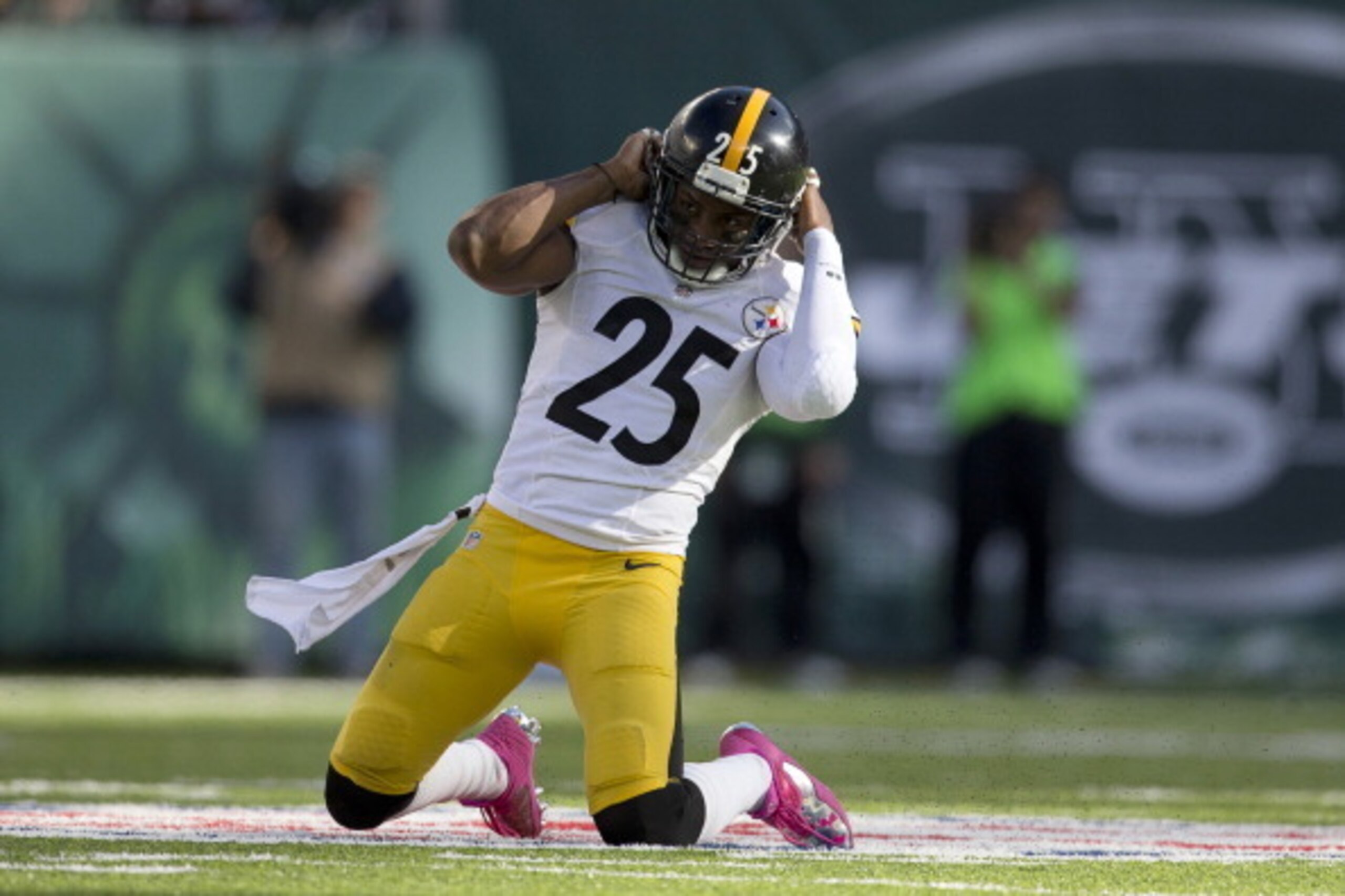 EAST RUTHERFORD, NJ - OCTOBER 13: Safety Ryan Clark #25 reacts to dropping an interception against the New York Jets on October 13, 2013 at MetLife Stadium in East Rutherford, New Jersey. (Photo by Mitchell Leff/Getty Images) EAST RUTHERFORD, NJ - OCTOBER 13: Safety Ryan Clark #25 reacts to dropping an interception against the New York Jets on October 13, 2013 at MetLife Stadium in East Rutherford, New Jersey. (Photo by Mitchell Leff/Getty Images)