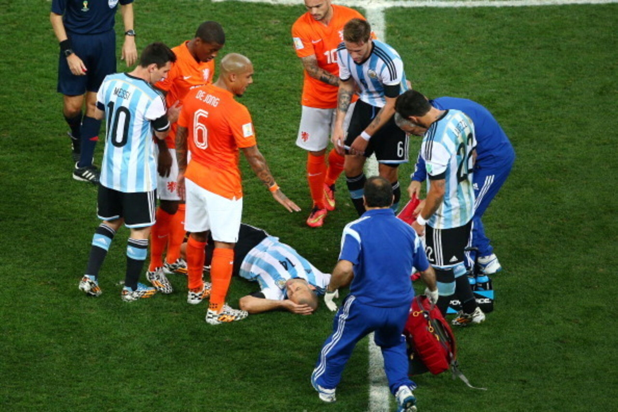 SAO PAULO, BRAZIL - JULY 09:  Javier Mascherano of Argentina receives treatment after a collision during the 2014 FIFA World Cup Brazil Semi Final match between the Netherlands and Argentina at Arena de Sao Paulo on July 9, 2014 in Sao Paulo, Brazil.  (Ph