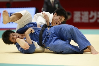 TOKYO, JAPAN - DECEMBER 01:  Riki Nakaya (white) and Yuki Nishiyama of Japan compete in the Men's 73kg semi-final during day two of the Judo Grand Slamat Yoyogi Gymnasium on December 1, 2012 in Tokyo, Japan.  (Photo by Getty Images)