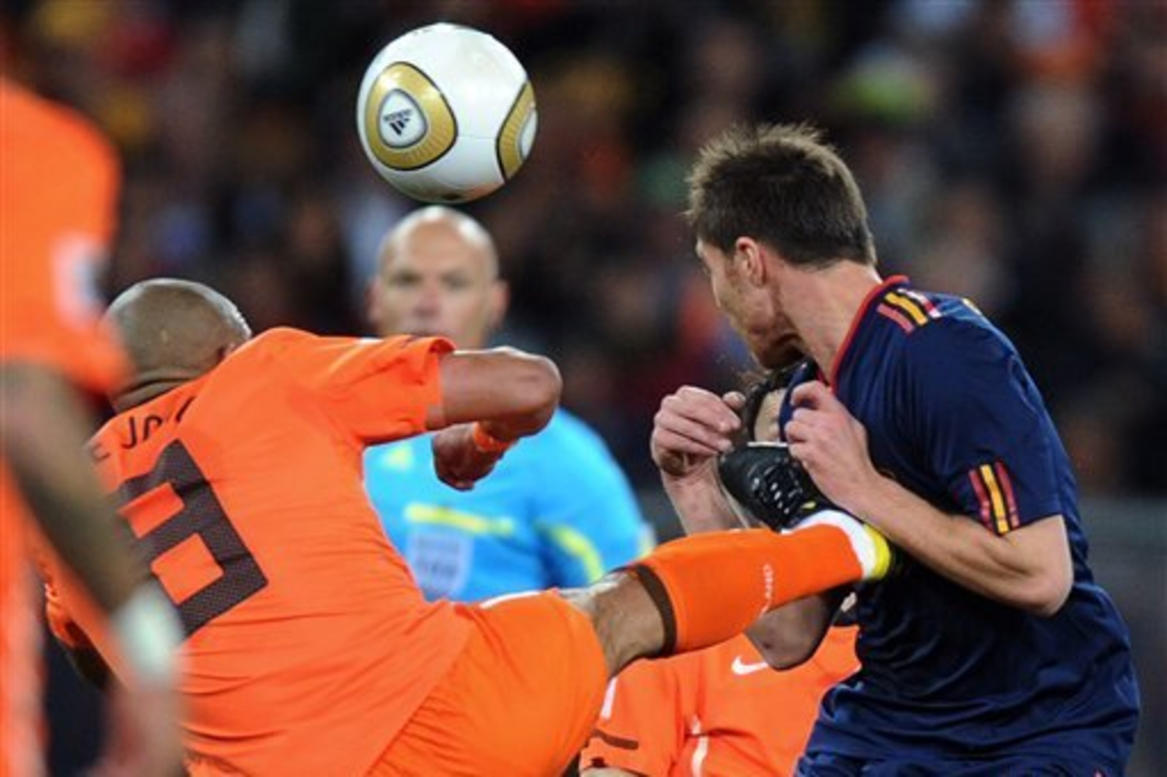 Xabi Alonso took a kick to the ribs from Nigel de Jong during the 2010 World Cup final.