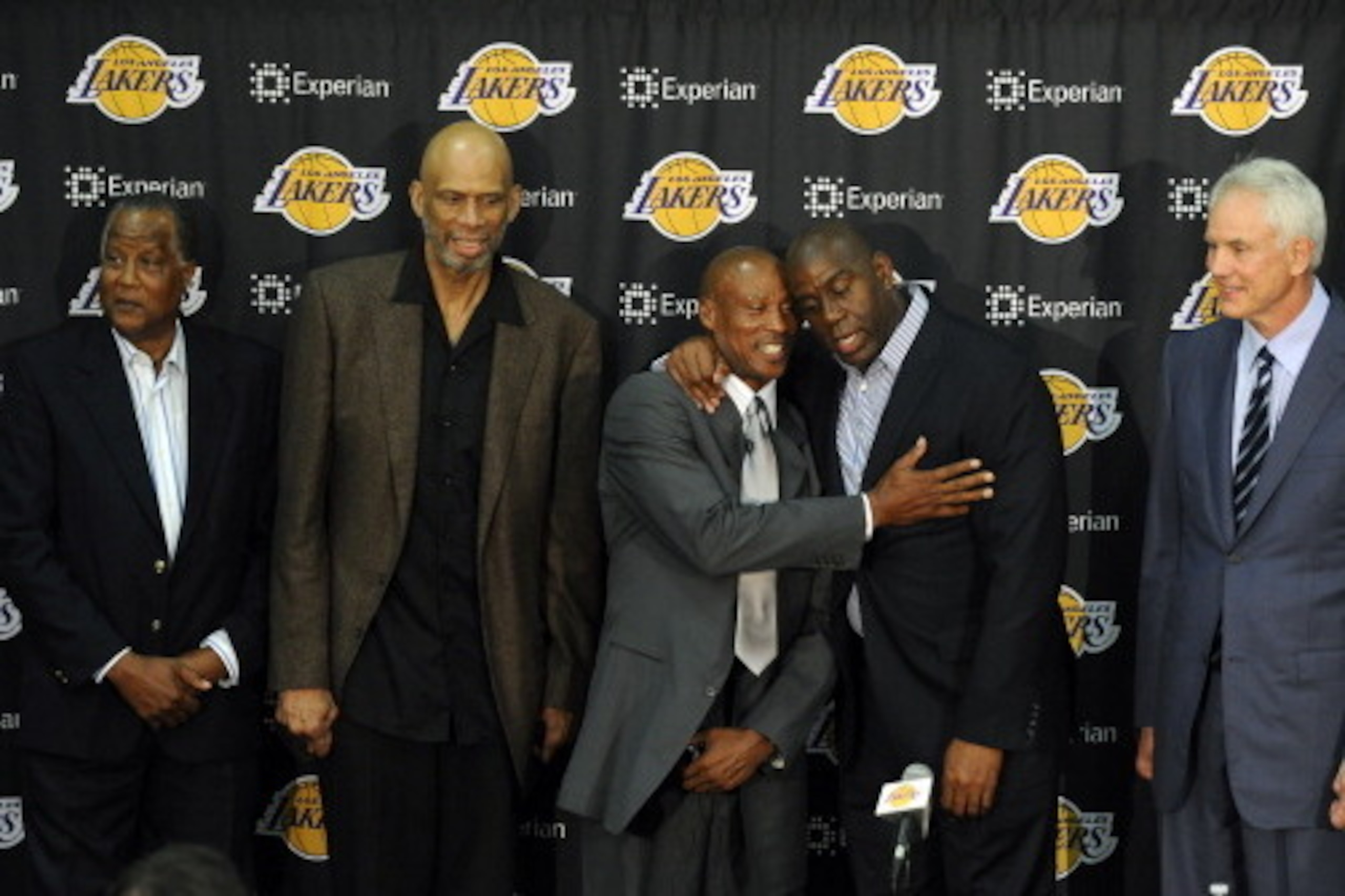 EL SEGUNDO, CA - JULY 29:   (L-R) Jamaal Wilkes, Kareem Abdul-Jabbar, Byron Scott, Earvin 'Magic' Johnson and Mitch Kupchak pose for a picture during a press conference to introduce Byron Scott as the new head coach of the Los Angeles Lakers on July 29, 2
