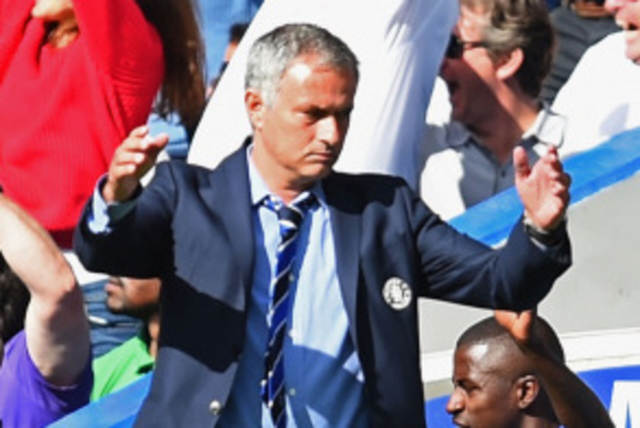 LONDON, ENGLAND - AUGUST 23:  Manager Jose Mourinho of Chelsea celebrates the goal scored by Diego Costa during the Barclays Premier League match between Chelsea and Leicester City at Stamford Bridge on August 23, 2014 in London, England.  (Photo by Jamie