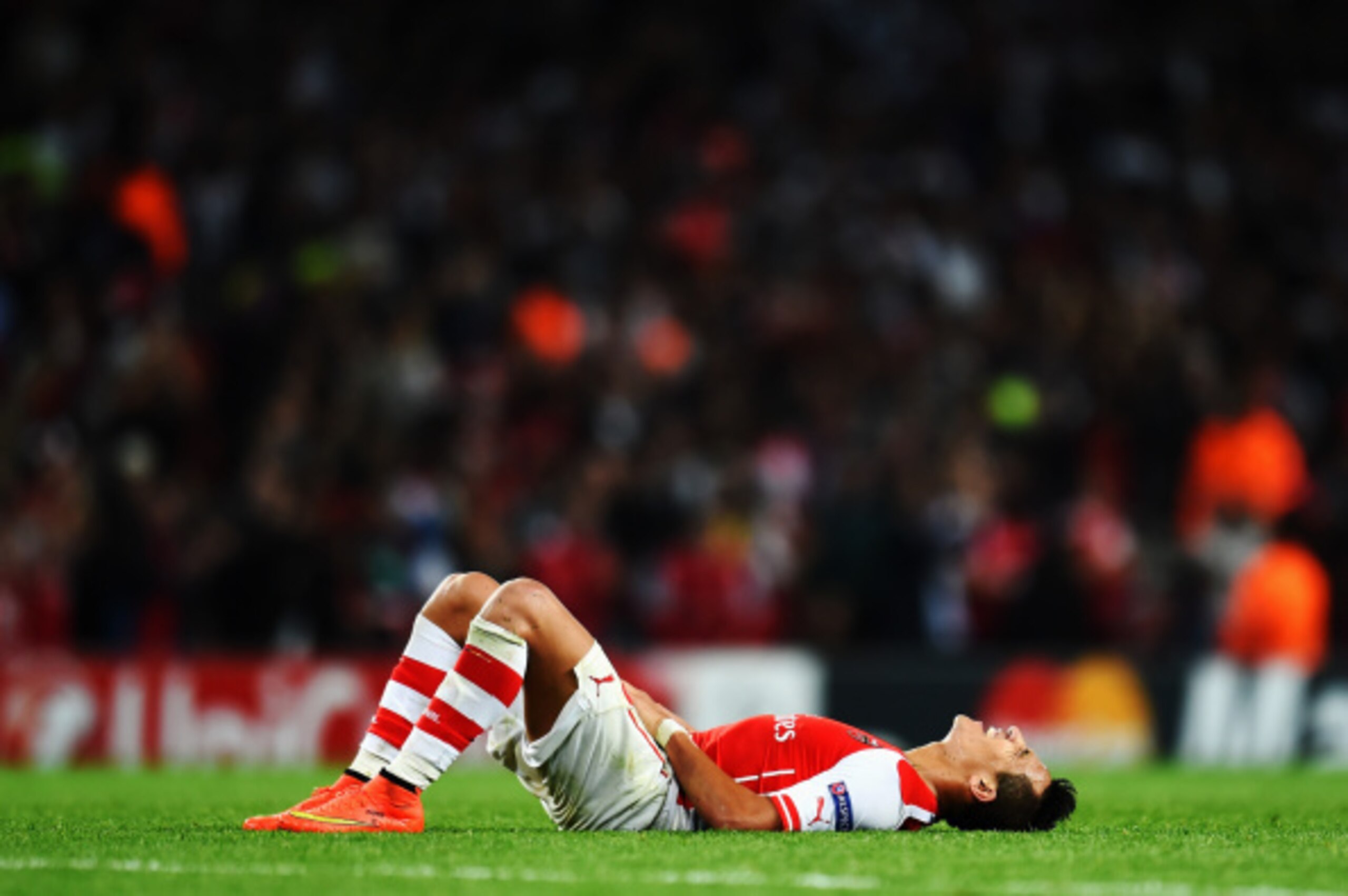 LONDON, ENGLAND - AUGUST 27:  Alexis Sanchez of Arsenal reacts at the end of the UEFA Champions League Qualifier 2nd leg match between Arsenal and Besiktas at the Emirates Stadium on August 27, 2014 in London, United Kingdom.  (Photo by Shaun Botterill/Ge