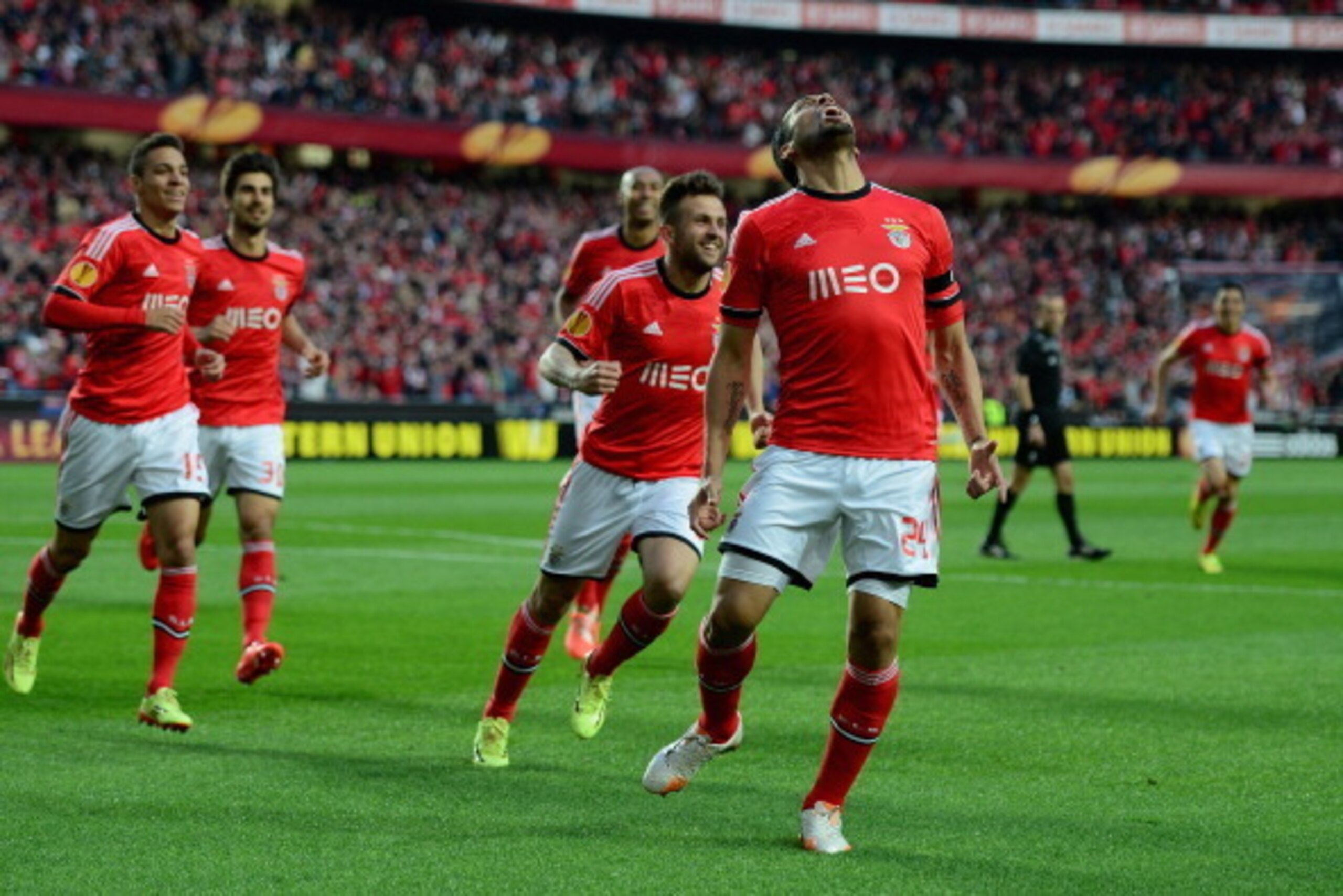 LISBON, PORTUGAL - APRIL 24:  Ezequiel Garay of Benfica celebrates his goal during the UEFA Europa League Semi Final between SL Benfica and Juventus at Estadio da Luz on April 24, 2014 in Lisbon, Portugal.  (Photo by Jamie McDonald/Getty Images)