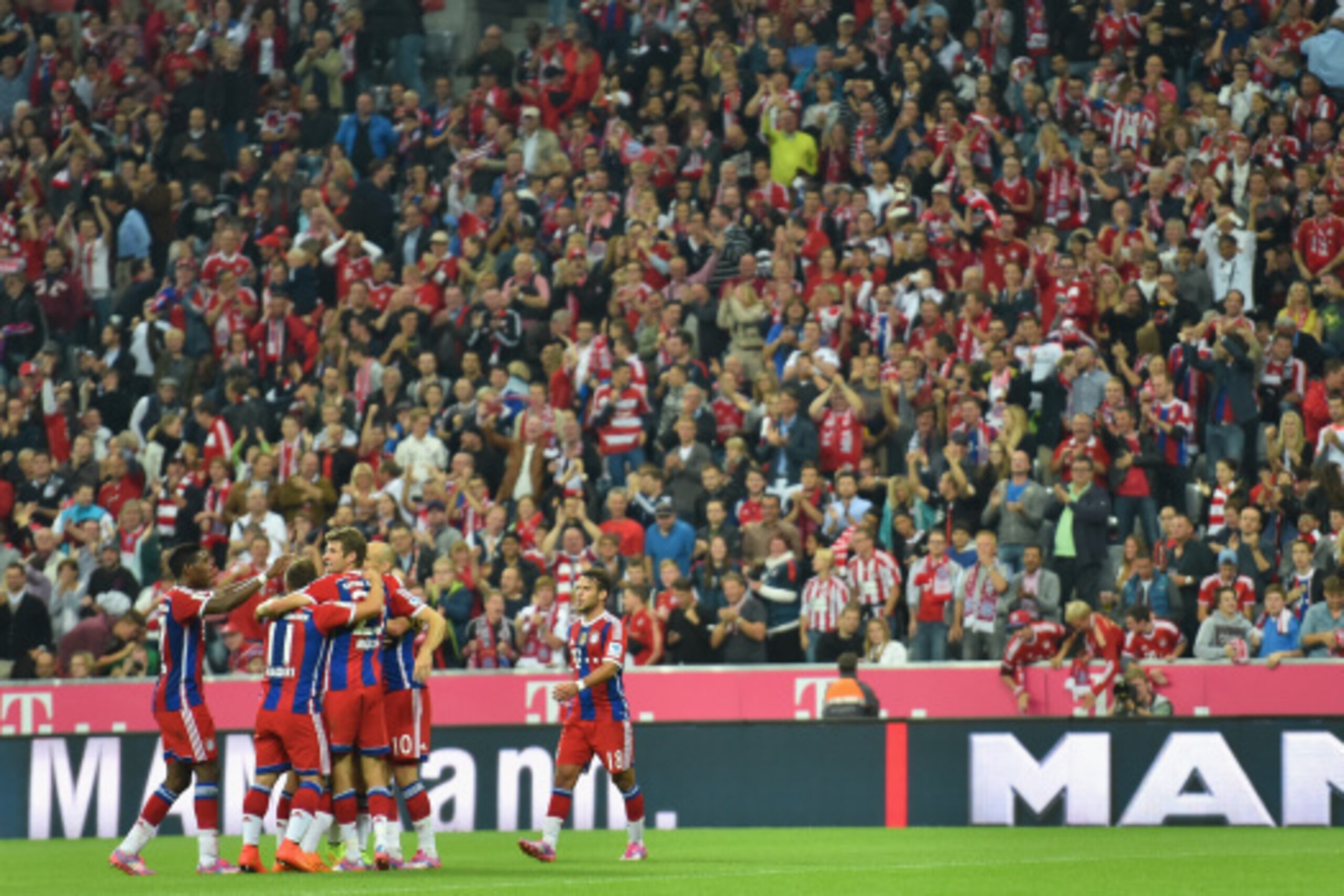 MUNICH, GERMANY - AUGUST 22:  The players of Muenchen celebrate during the Bundesliga match between FC Bayern Muenchen and VfL Wolfsburg at Allianz Arena on August 22, 2014 in Munich, Germany.  (Photo by Stuart Franklin/Getty Images For MAN)
