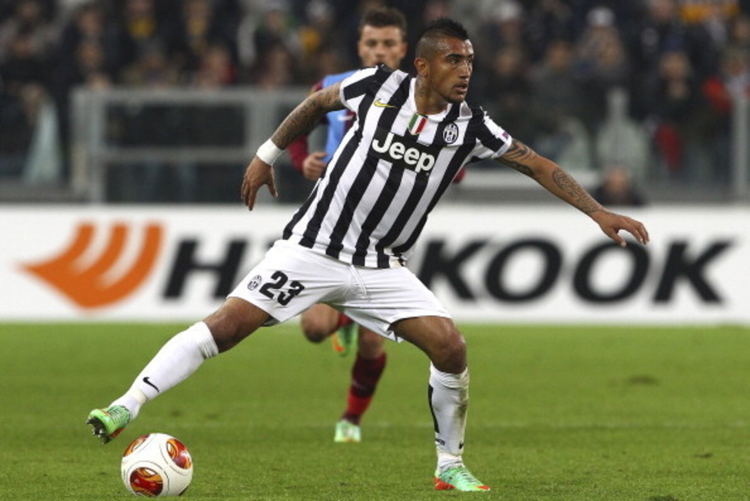 TURIN, ITALY - FEBRUARY 20:  Arturo Vidal of Juventus FC in action during the UEFA Europa League Round of 32 match between Juventus and AS Trabzonspor at Juventus Arena on February 20, 2014 in Turin, Italy.  (Photo by Marco Luzzani/Getty Images)
