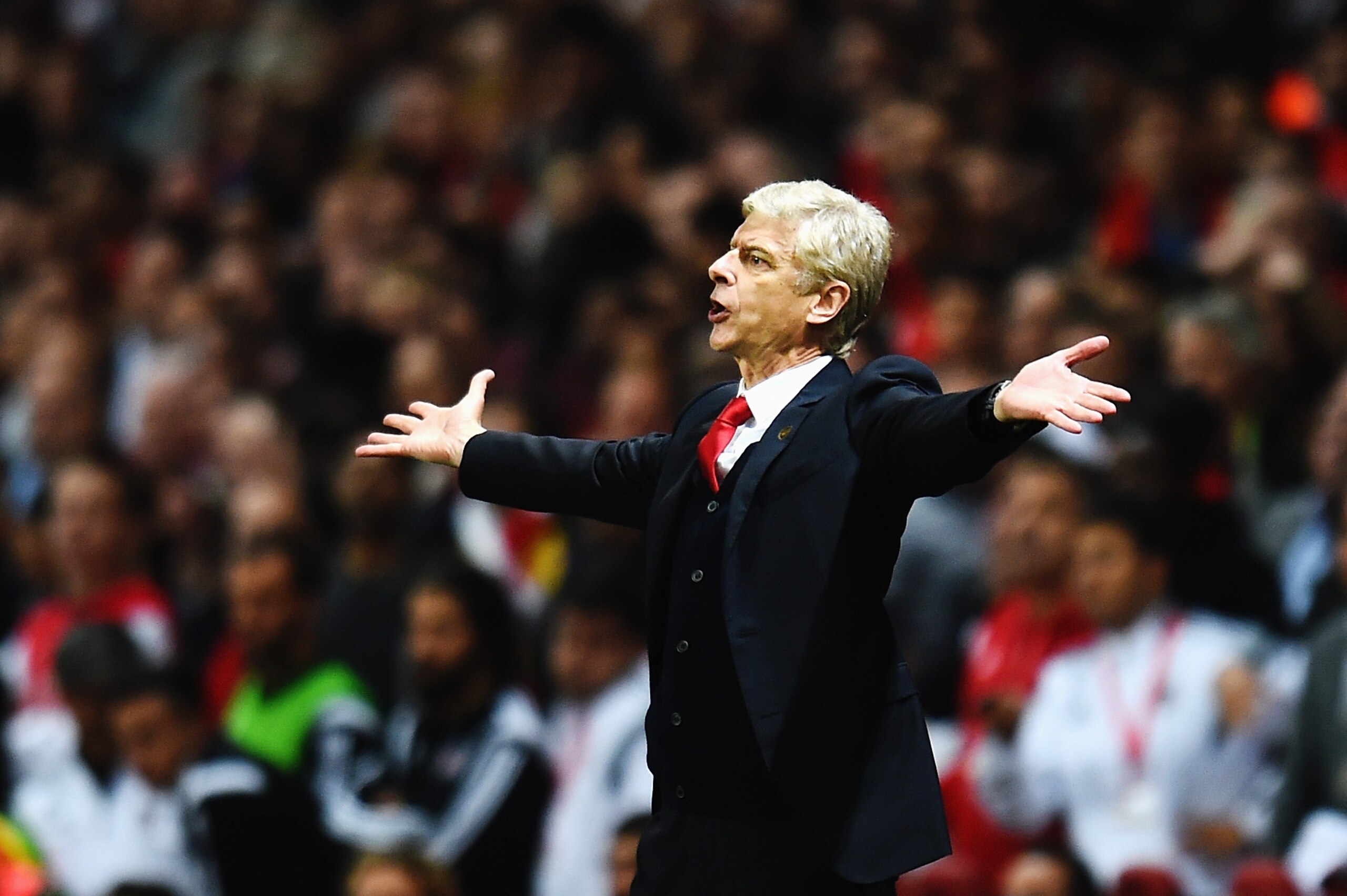 LONDON, ENGLAND - AUGUST 27:  Arsene Wenger, manager of Arsenal reacts on the touchline during the UEFA Champions League Qualifier 2nd leg match between Arsenal and Besiktas at the Emirates Stadium on August 27, 2014 in London, United Kingdom.  (Photo by