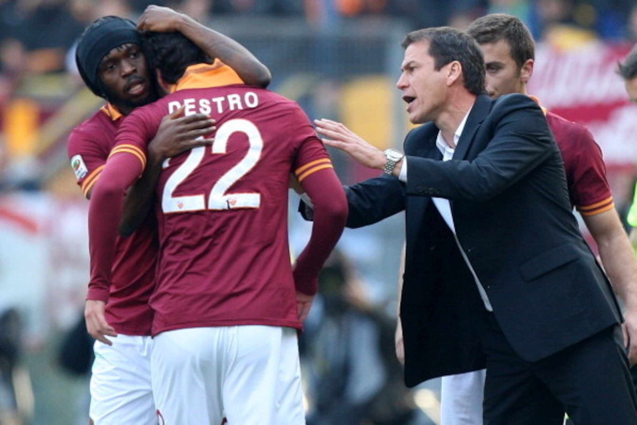 ROME, ITALY - DECEMBER 08: Mattia Destro #22 with Gervinho (L) and head coach Rudi Garcia of AS Roma celebrates after scoring the second team's goal during the Serie A match between AS Roma and ACF Fiorentina at Stadio Olimpico on December 8, 2013 in Rom ROME, ITALY - DECEMBER 08: Mattia Destro #22 with Gervinho (L) and head coach Rudi Garcia of AS Roma celebrates after scoring the second team's goal during the Serie A match between AS Roma and ACF Fiorentina at Stadio Olimpico on December 8, 2013 in Rom