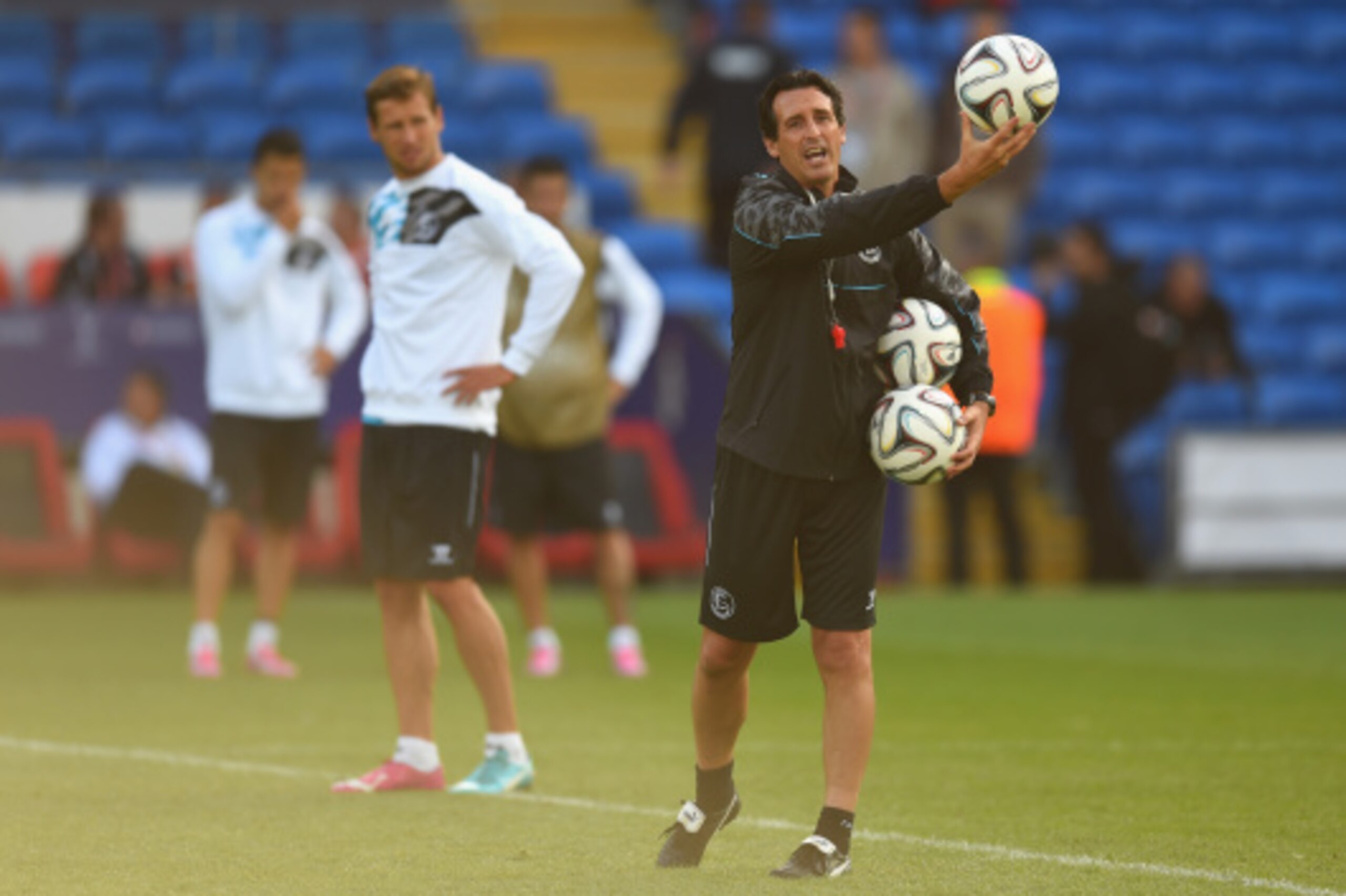 CARDIFF, WALES - AUGUST 11: Sevilla FC coach Unai Emery makes a point during Sevilla FC training prior to the UEFA Super Cup match at Cardiff City Stadium on August 11, 2014 in Cardiff, Wales. (Photo by Stu Forster/Getty Images) CARDIFF, WALES - AUGUST 11: Sevilla FC coach Unai Emery makes a point during Sevilla FC training prior to the UEFA Super Cup match at Cardiff City Stadium on August 11, 2014 in Cardiff, Wales. (Photo by Stu Forster/Getty Images)