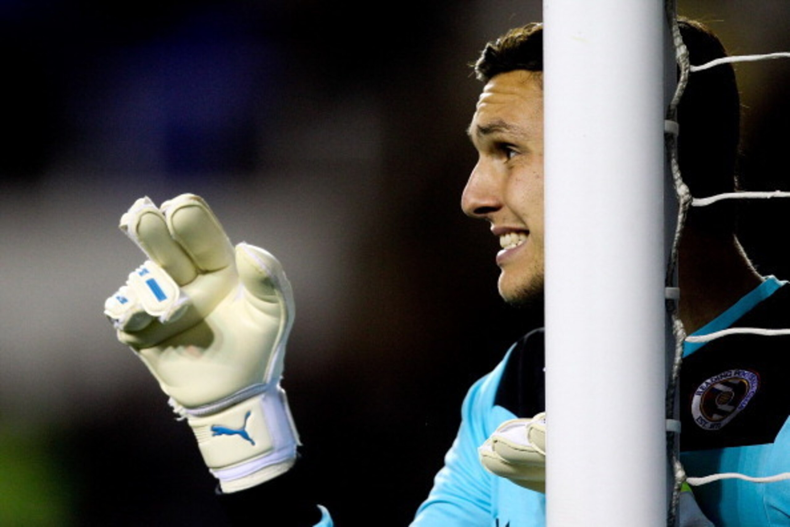 READING, ENGLAND - SEPTEMBER 18:  Alex McCarthy of Reading in action during the Sky Bet Championship match between Reading and Leeds United at Madejski Stadium on September 18, 2013 in Reading, England.  (Photo by Ben Hoskins/Getty Images)