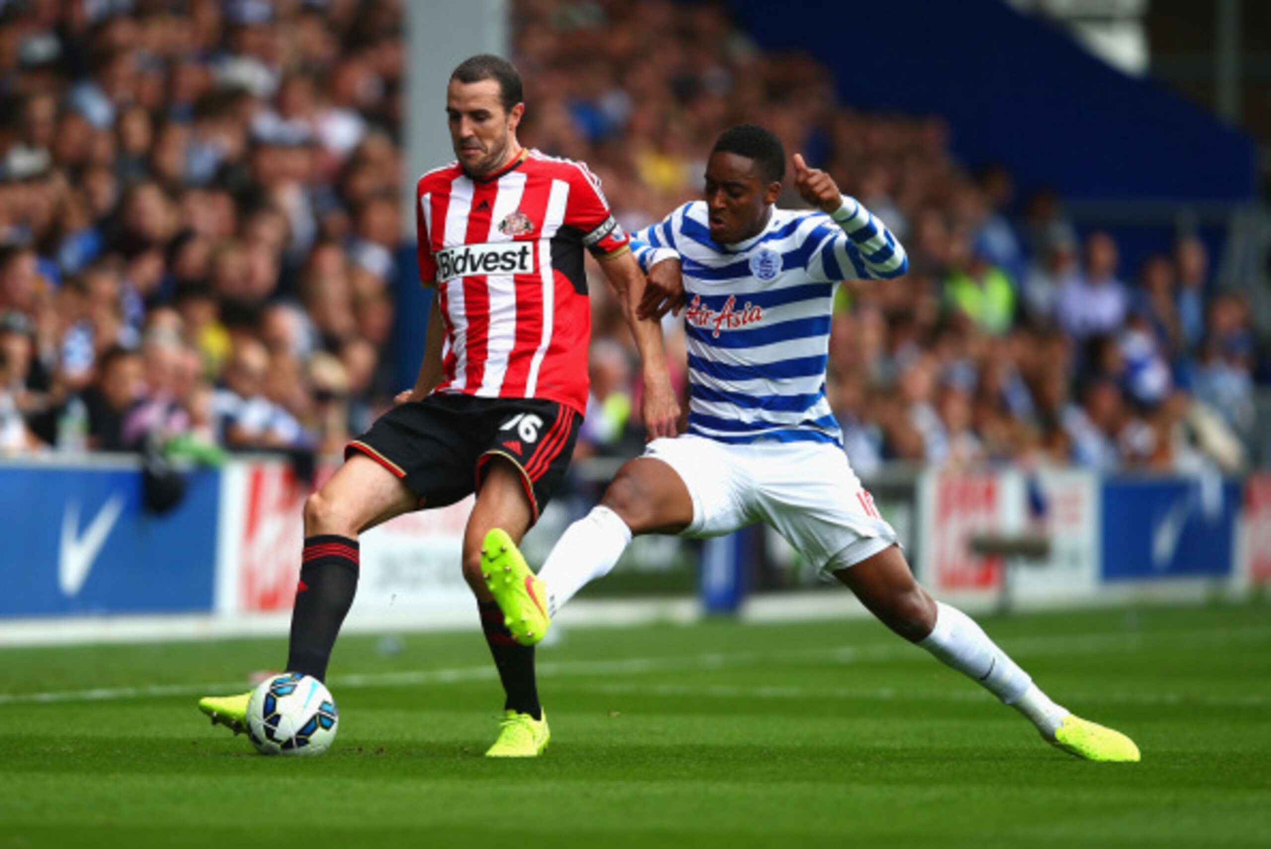 LONDON, ENGLAND - AUGUST 30:  Leroy Fer of QPR battles with John O'Shea of Sunderland during the Barclays Premier League match between Queens Park Rangers and Sunderland at Loftus Road on August 30, 2014 in London, England.  (Photo by Clive Rose/Getty Ima