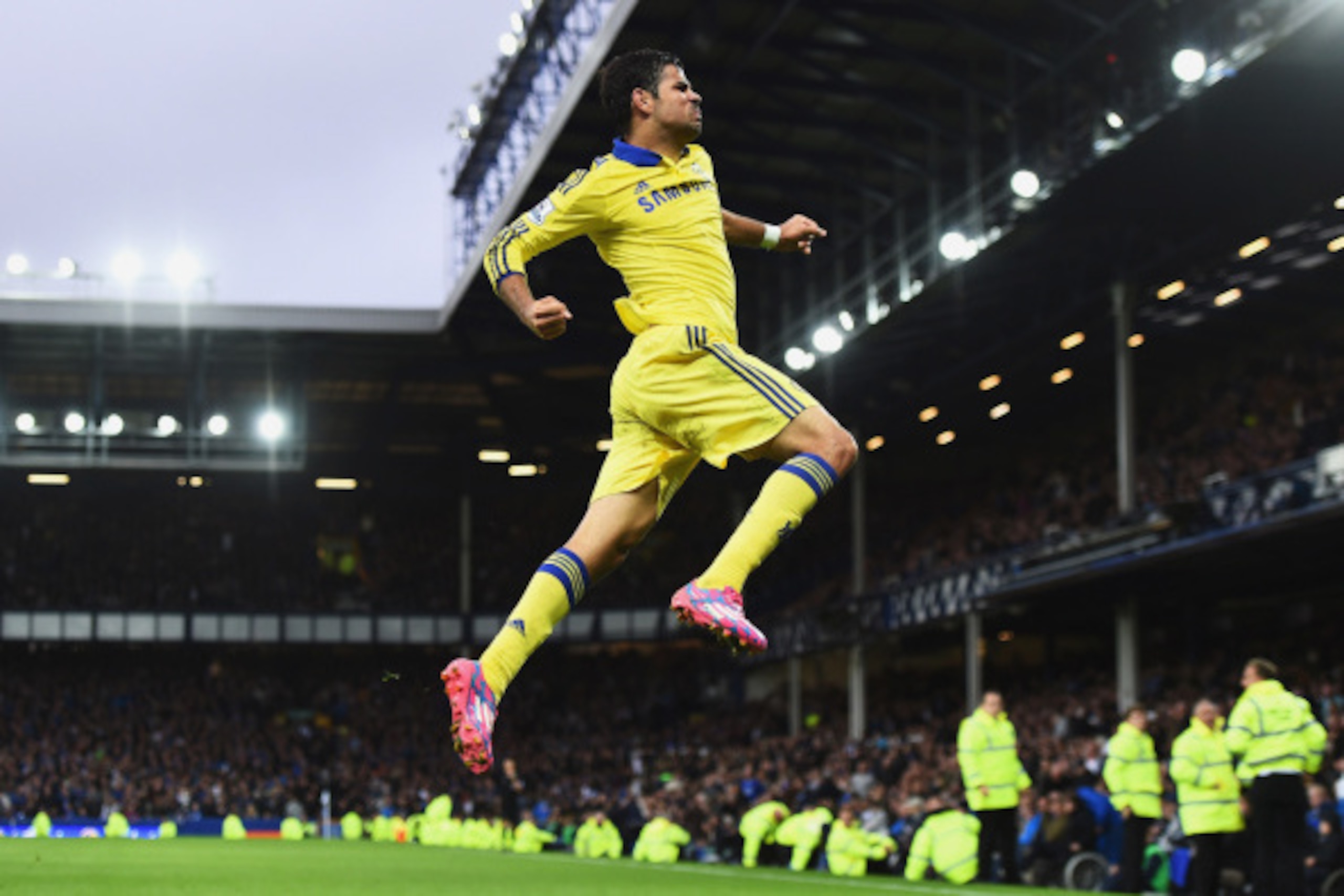 LIVERPOOL, ENGLAND - AUGUST 30: Diego Costa of Chelsea celebrates scoring his team's sixth goal during the Barclays Premier League match between Everton and Chelsea at Goodison Park on August 30, 2014 in Liverpool, England.  (Photo by Laurence Griffiths/G