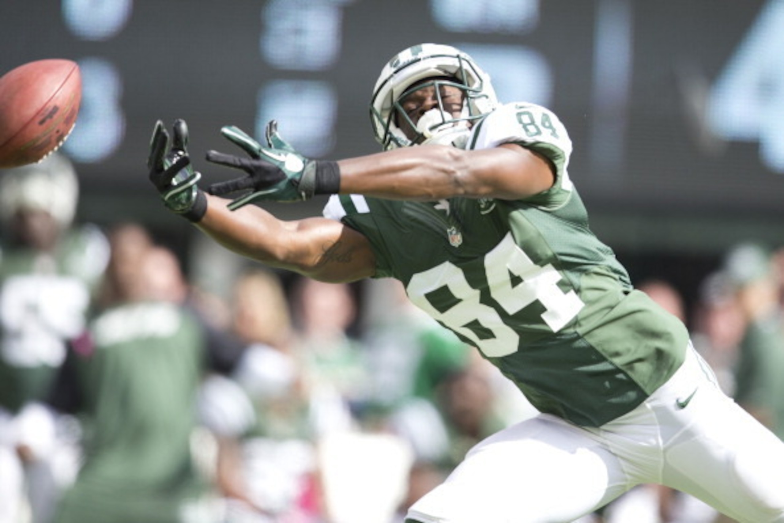 EAST RUTHERFORD, NJ - OCTOBER 13: Wide Receiver Stephen Hill #84 of the New York Jets strecthes for the ball against the Pittsburgh Steelers on October 13, 2013 at MetLife Stadium in East Rutherford, New Jersey. (Photo by Mitchell Leff/Getty Images)