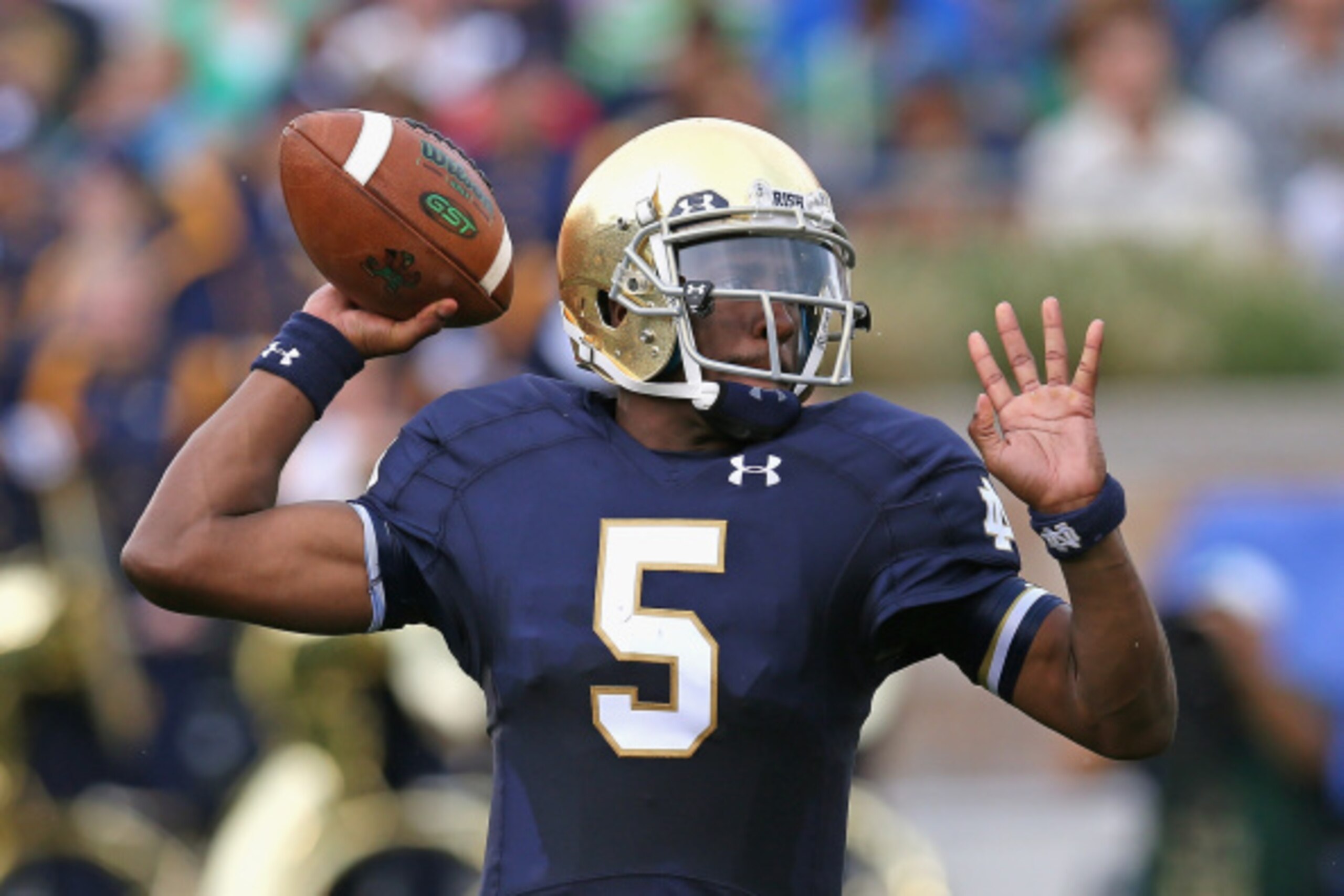 SOUTH BEND, IN - AUGUST 30:  Everett Golson #5 of the Norte Dame Fighting Irish passes against the Rice Owls at Notre Dame Stadium on August 30, 2014 in South Bend, Indiana.  (Photo by Jonathan Daniel/Getty Images)