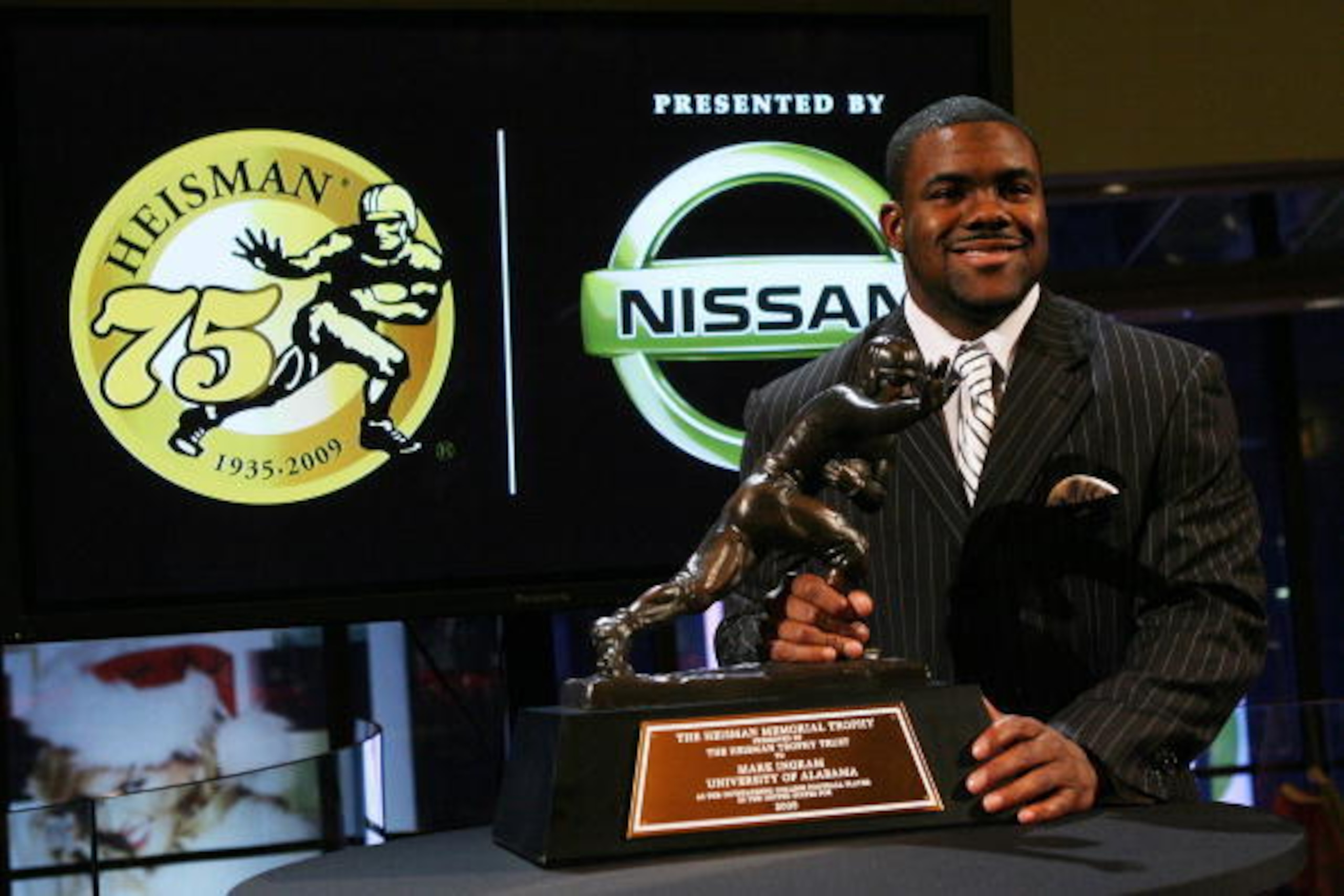 NEW YORK - DECEMBER 12:  Running back Mark Ingram #22 of the Alabama Crimson Tide poses with the Heisman Trophy during a press conference after being named the 75th Heisman Trophy winner at the Marriott Marquis on December 12, 2009 in New York City.  (Pho