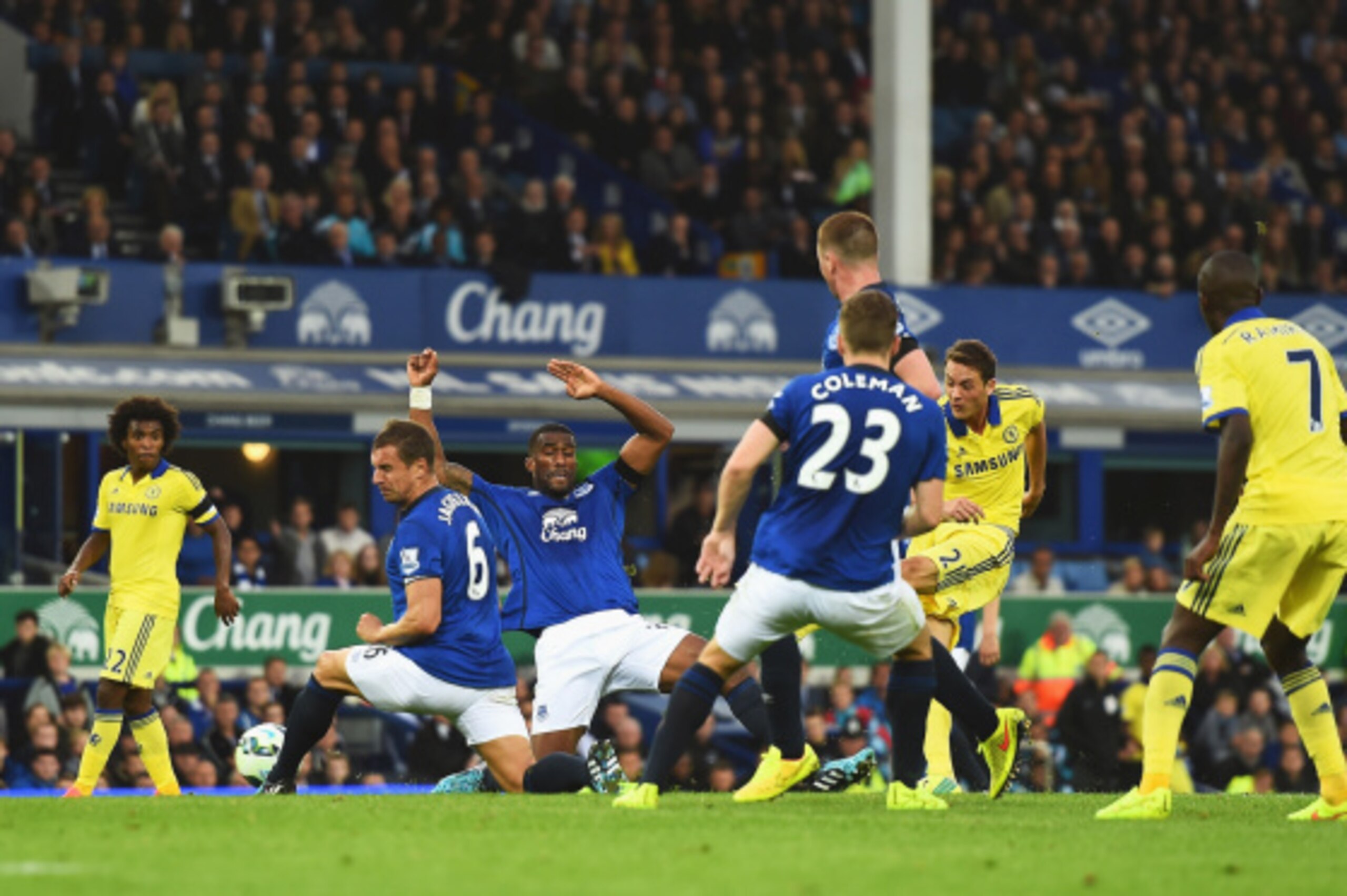 LIVERPOOL, ENGLAND - AUGUST 30: Nemanja Matic of Chelsea scores his team's fourth goal during the Barclays Premier League match between Everton and Chelsea at Goodison Park on August 30, 2014 in Liverpool, England.  (Photo by Laurence Griffiths/Getty Imag