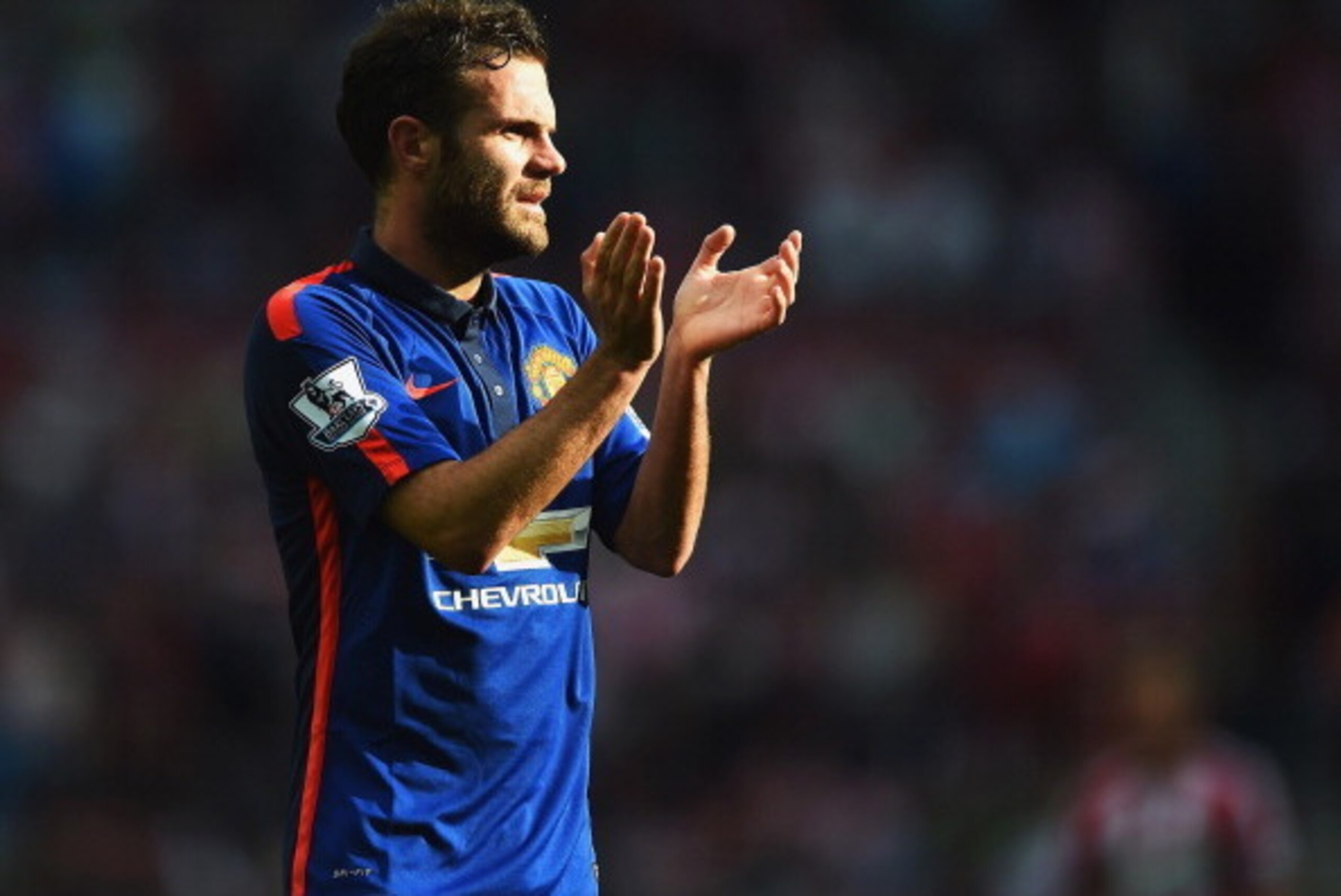 SUNDERLAND, ENGLAND - AUGUST 24:  Juan Mata of Manchester United encourages his team mates during the Barclays Premier League match between Sunderland and Manchester United at Stadium of Light on August 24, 2014 in Sunderland, England.  (Photo by Laurence