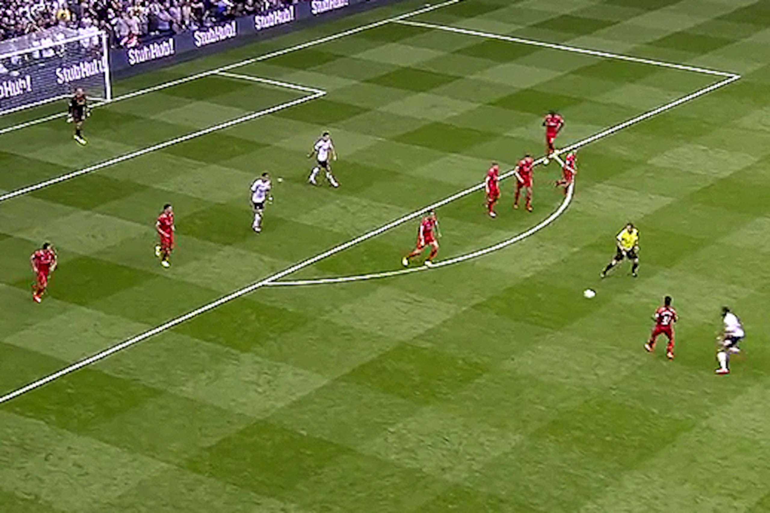 Spurs' narrow approach meant Liverpool could defend with a narrow funnel.