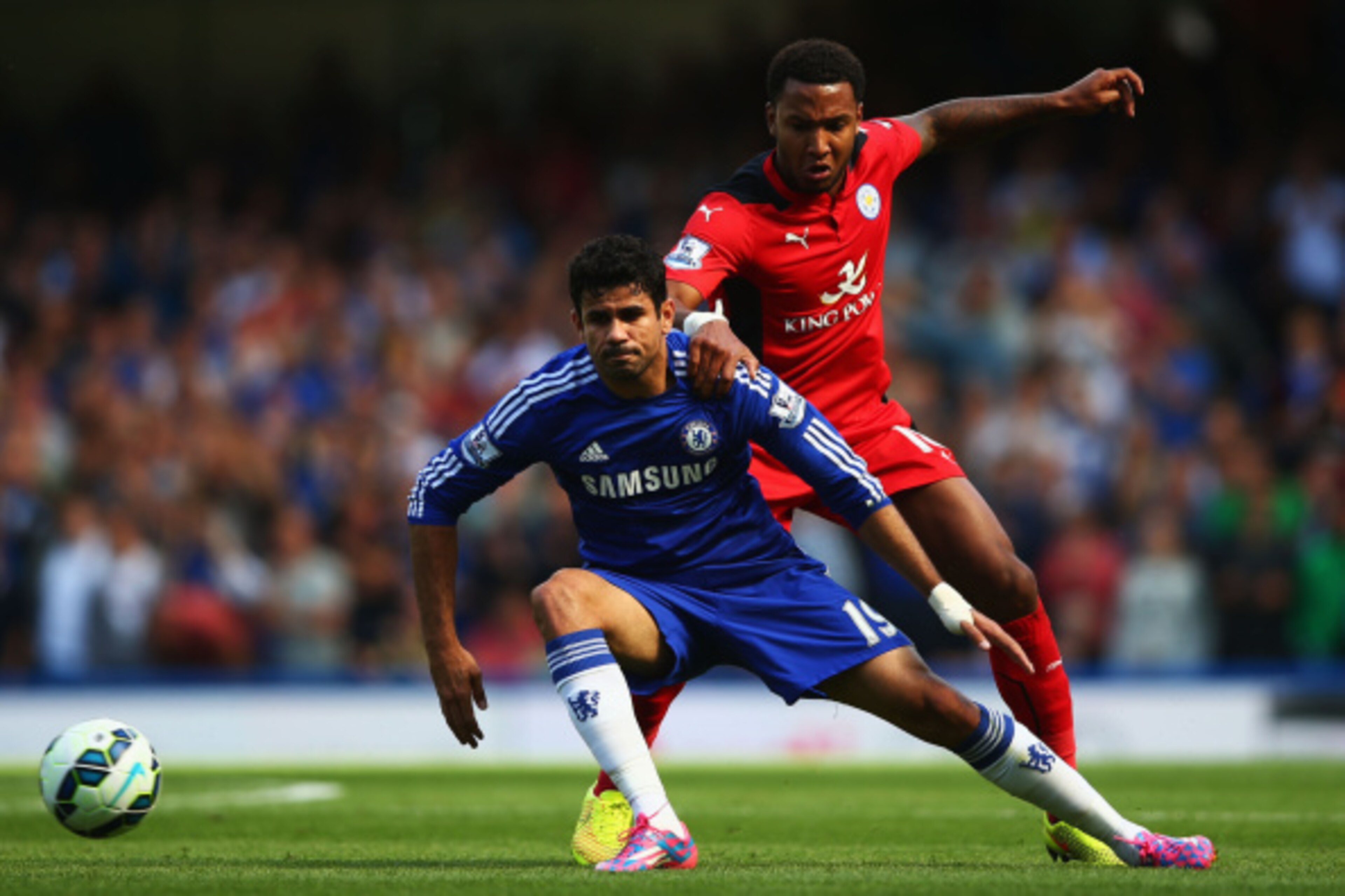 LONDON, ENGLAND - AUGUST 23:  Diego Costa of Chelsea holds off Liam Moore of Leicester City during the Barclays Premier League match between Chelsea and Leicester City at Stamford Bridge on August 23, 2014 in London, England.  (Photo by Paul Gilham/Getty 