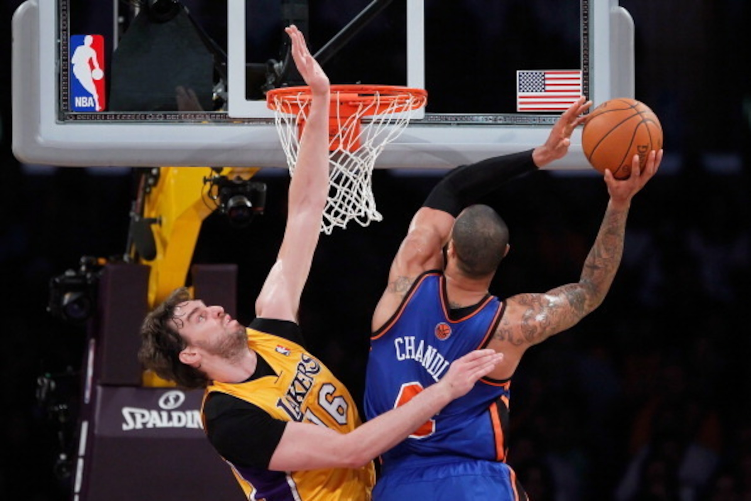 LOS ANGELES, CA - DECEMBER 29:  Pau Gasol #16 of the Los Angeles Lakers defends Tyson Chandler #6 of the New York Knicks in the first half at Staples Center on December 29, 2011 in Los Angeles, California. NOTE TO USER: User expressly acknowledges and agr