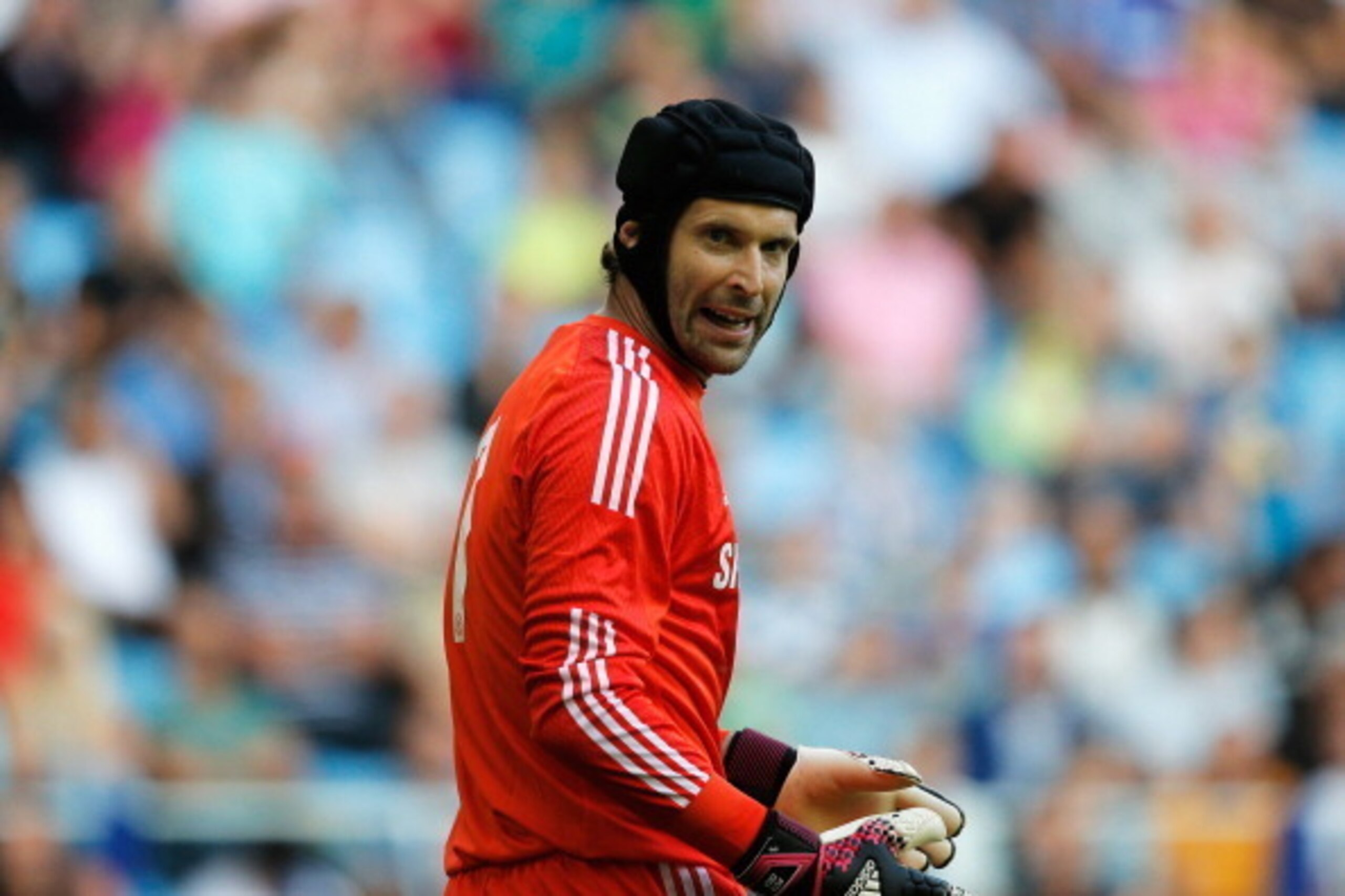 ARNHEM, NETHERLANDS - JULY 30:  Goalkeeper, Petr Cech of Chelsea looks on during the pre season friendly match between Vitesse Arnhem and Chelsea at the Gelredome Stadium on July 30, 2014 in Arnhem, Netherlands.  (Photo by Dean Mouhtaropoulos/Getty Images
