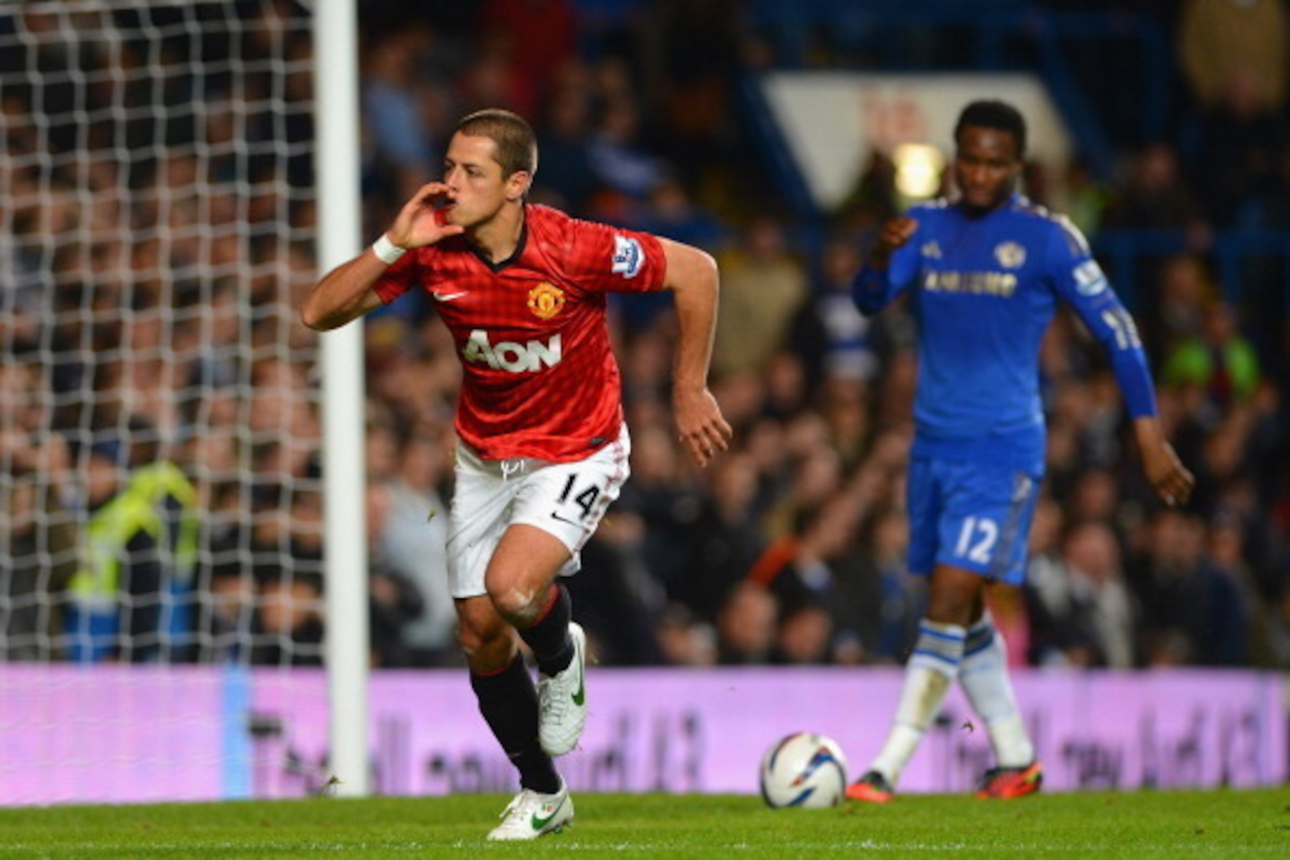 LONDON, ENGLAND - OCTOBER 31:  Javier Hernandez of Manchester United celebrates his goal during the Capital One Cup Fourth Round match between Chelsea and Manchester United at Stamford Bridge on October 31, 2012 in London, England.  (Photo by Shaun Botter