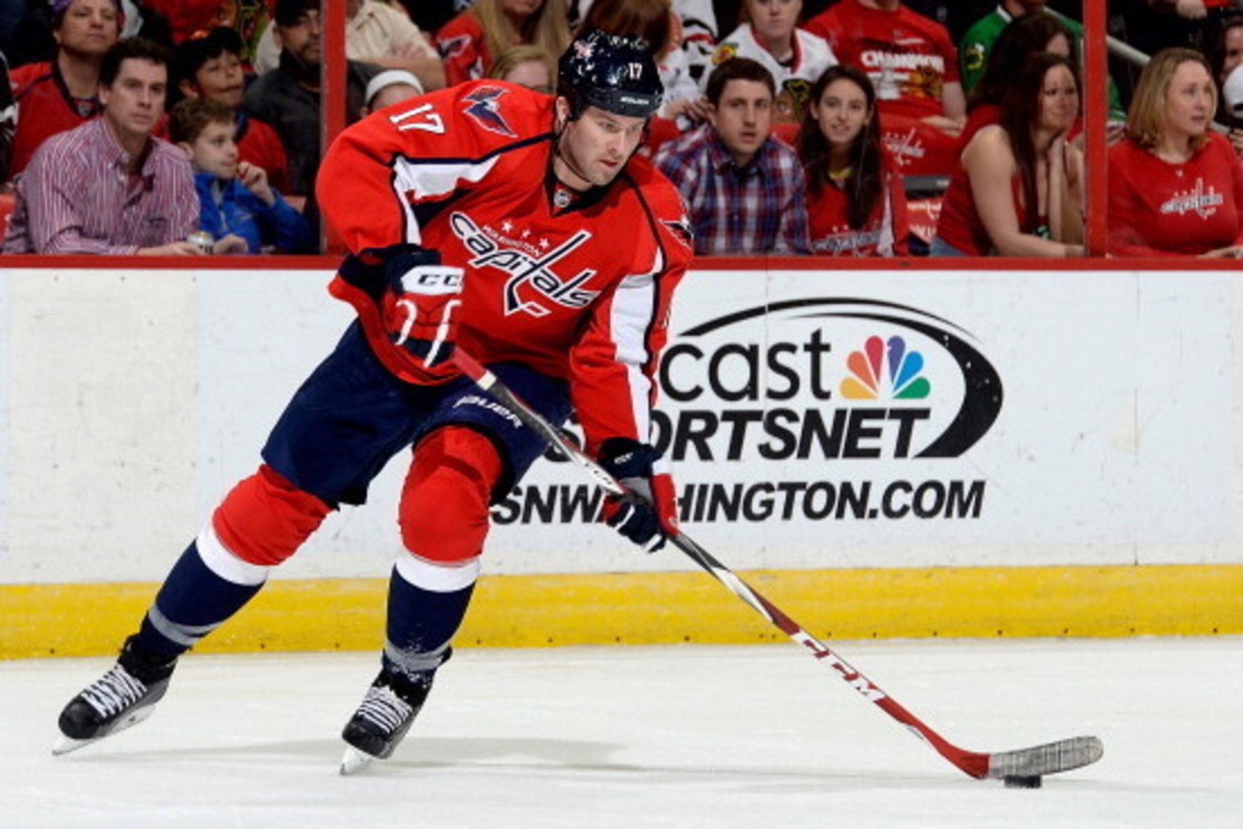 WASHINGTON, DC - APRIL 11:  Dustin Penner #17 of the Washington Capitals controls the puck in the first period during an NHL game against the Chicago Blackhawks at Verizon Center on April 11, 2014 in Washington, DC.  (Photo by Patrick McDermott/NHLI via G