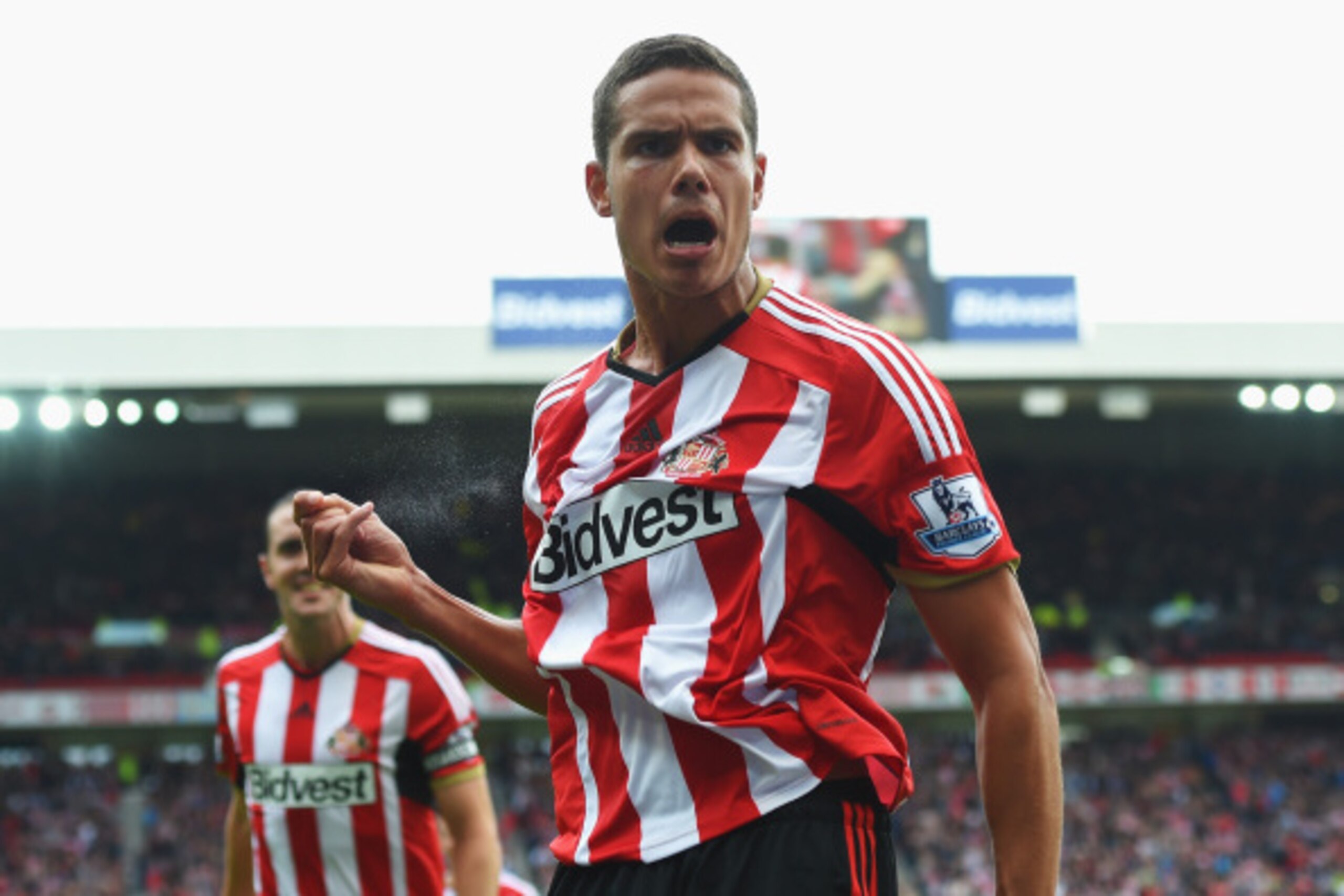 SUNDERLAND, ENGLAND - AUGUST 24:  Jack Rodwell of Sunderland celebrates scoring his goal during the Barclays Premier League match between Sunderland and Manchester United at Stadium of Light on August 24, 2014 in Sunderland, England.  (Photo by Michael Re