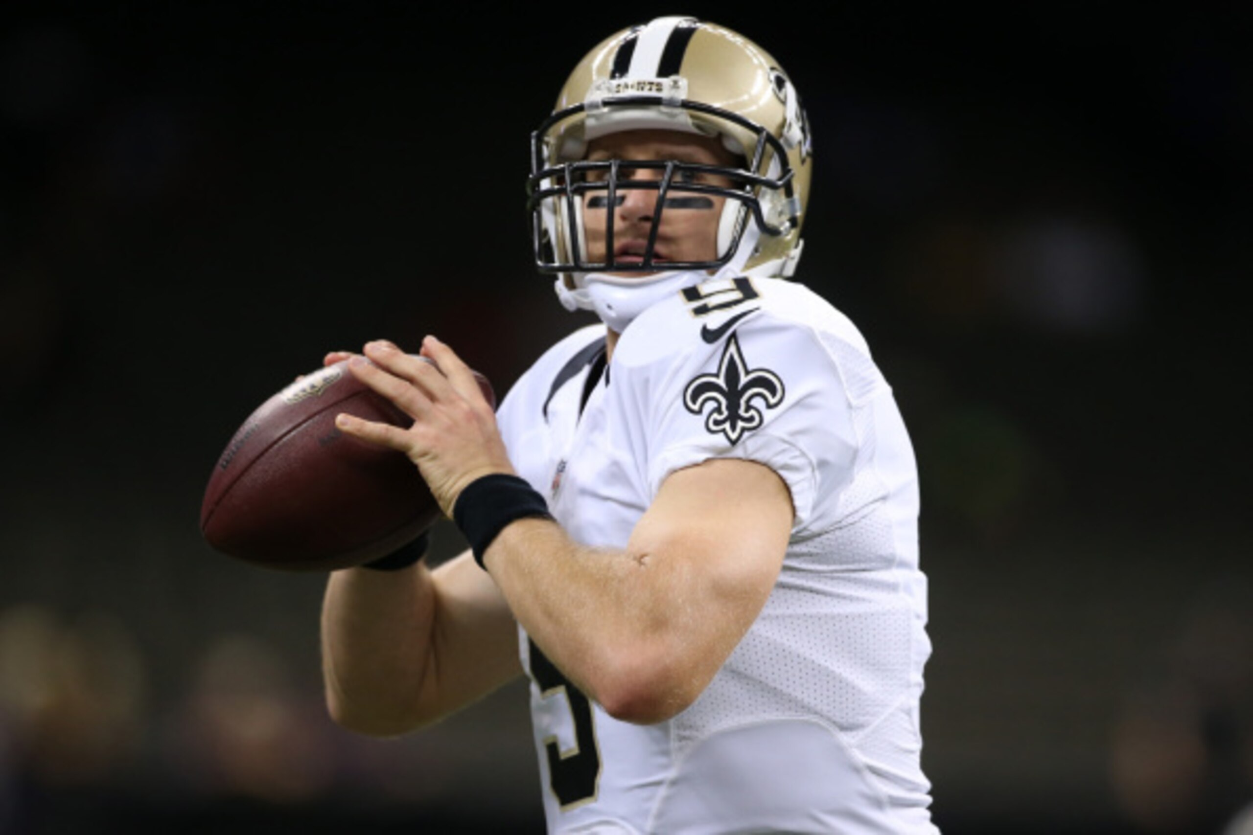 NEW ORLEANS, LA - AUGUST 28:  Drew Brees #9 of the New Orleans Saints warms up during pregame before playing the Baltimore Ravens at the Mercedes-Benz Superdome on August 28, 2014 in New Orleans, Louisiana.  (Photo by Chris Graythen/Getty Images)