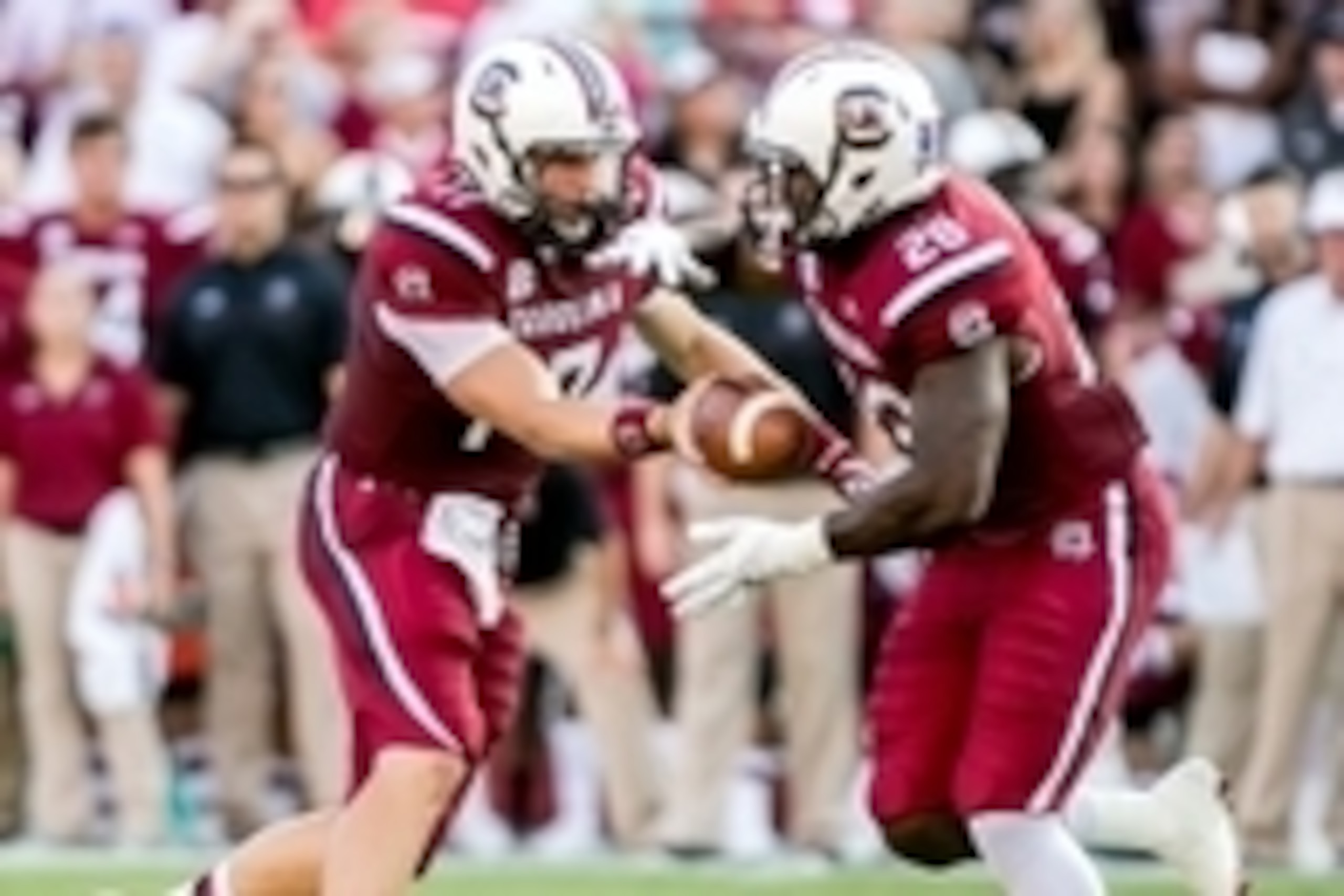 Aug 28, 2014; Columbia, SC, USA; South Carolina Gamecocks quarterback Dylan Thompson (17) hands off to South Carolina Gamecocks running back Mike Davis (28) in the second quarter at Williams-Brice Stadium. Mandatory Credit: Jeff Blake-USA TODAY Sports