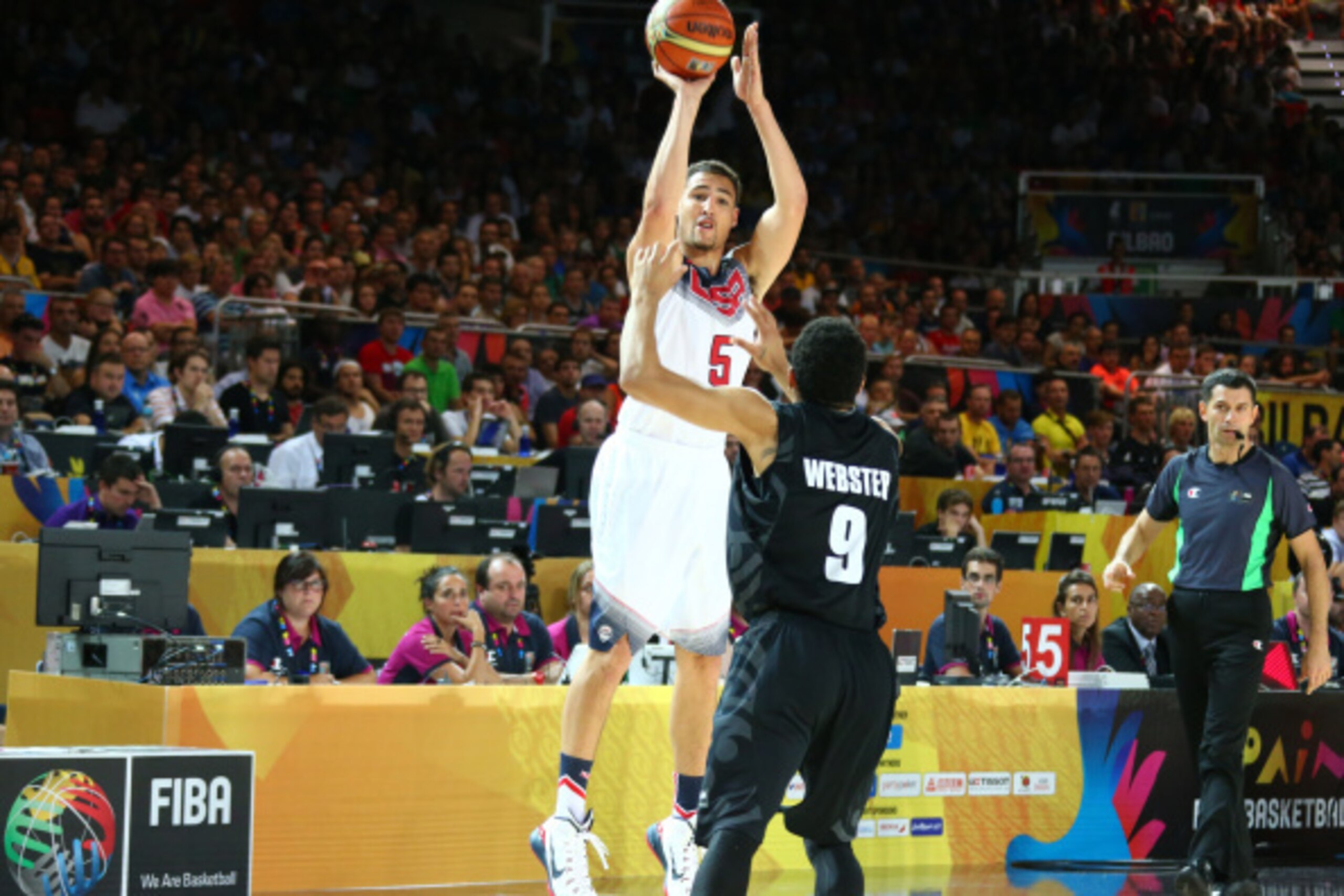 BILBAO, SPAIN - SEPTEMBER 2: Klay Thompson #5 of the USA Basketball Men's National Team shoots against Corey Webster #9 of the New Zealand Basketball Men's National Team during the 2014 FIBA World Cup at Bizkaia Arena in Bilbao Exhibition Centre on Septem