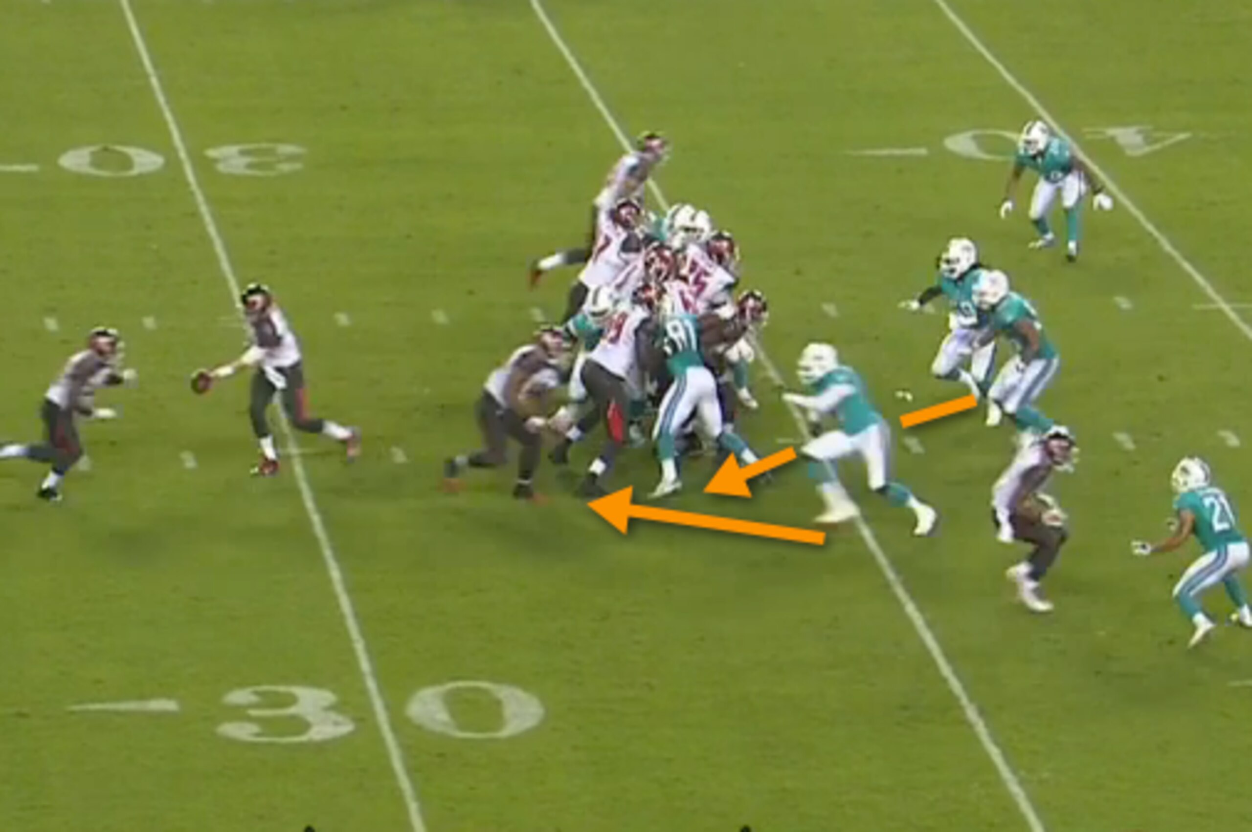 McCain (wearing sleeves) perfectly executes his play assignment