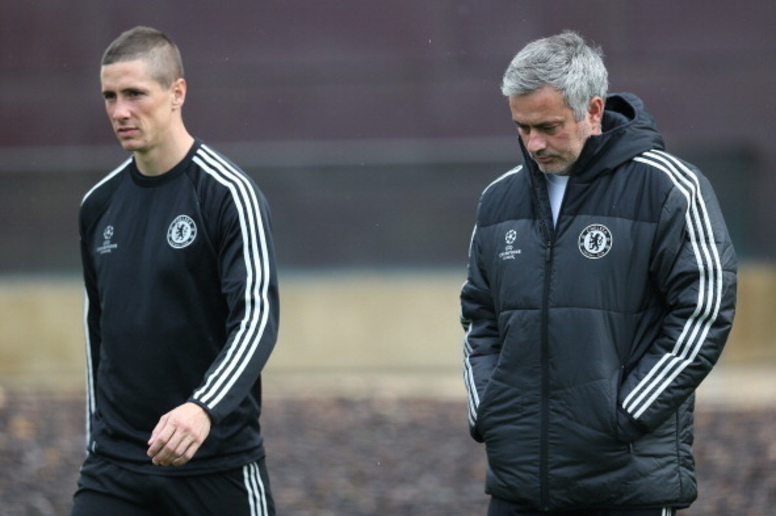 COBHAM, ENGLAND - OCTOBER 21: Chelsea manager Jose Mourinho chats with Fernando Torres during a Chelsea training session ahead of their UEFA Champions League Group E match against Schalke on October 21, 2013 in Cobham, England, (Photo by Charlie Crowhurst