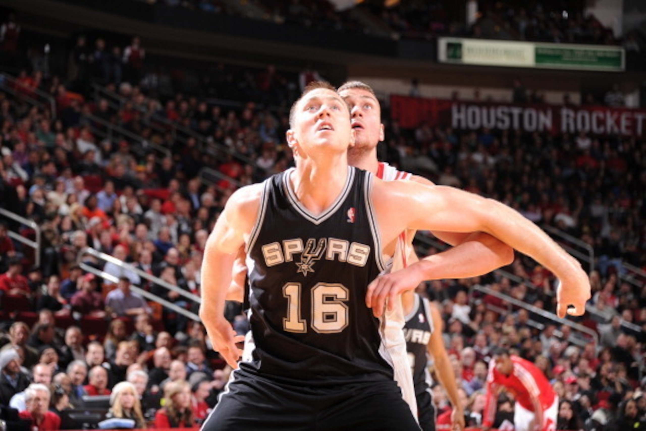 HOUSTON, TX - JANUARY 28: Aron Baynes #16 of the San Antonio Spurs and Donatas Motiejunas #20 of the Houston Rockets battle for the rebound on January 28, 2014 at the Toyota Center in Houston, Texas. NOTE TO USER: User expressly acknowledges and agrees t HOUSTON, TX - JANUARY 28: Aron Baynes #16 of the San Antonio Spurs and Donatas Motiejunas #20 of the Houston Rockets battle for the rebound on January 28, 2014 at the Toyota Center in Houston, Texas. NOTE TO USER: User expressly acknowledges and agrees t
