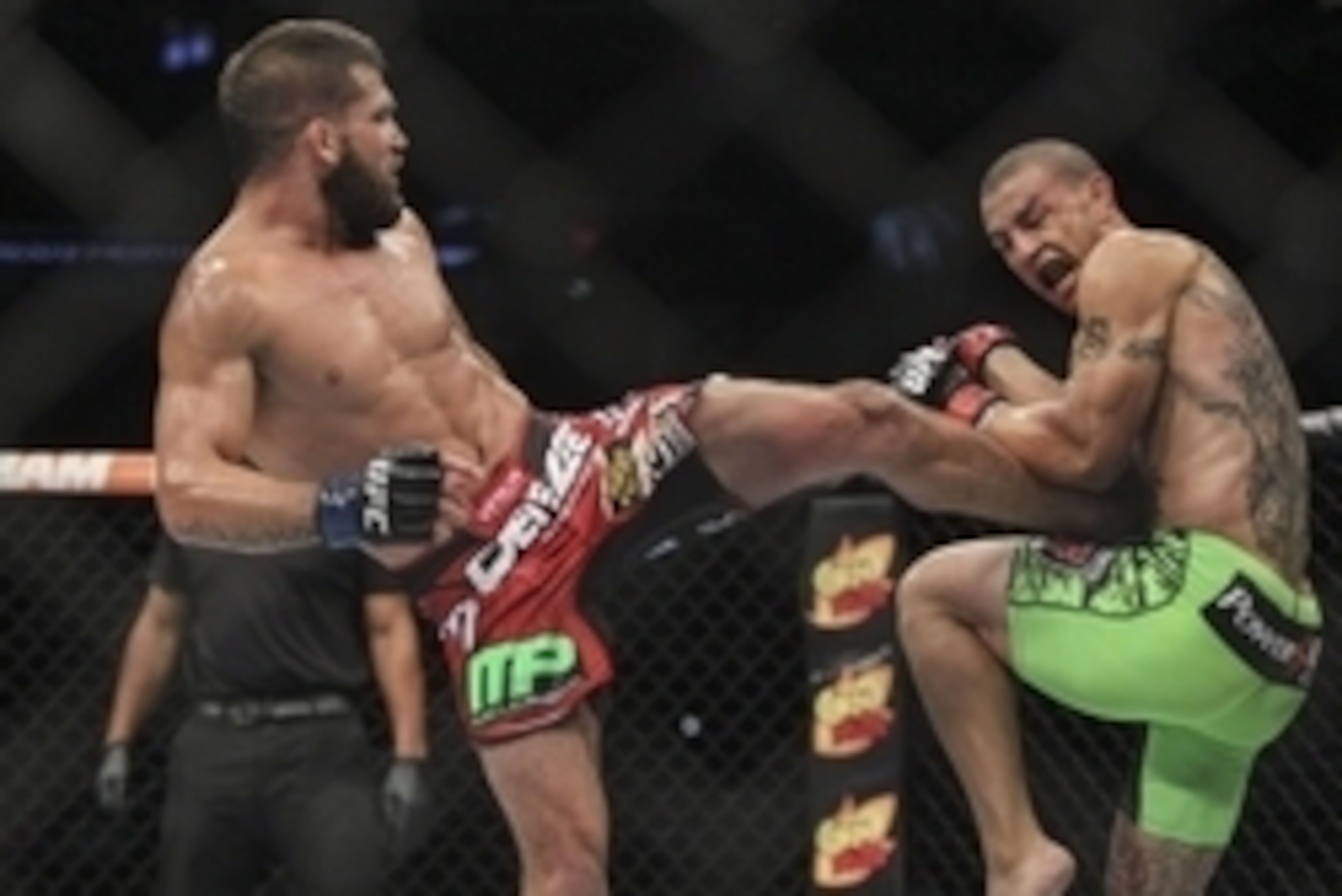 Jun 28, 2014; San Antonio, TX, USA; Cub Swanson (red gloves) fights Jeremy Stephens (blue gloves) in a Featherweight bout at UFC Fight Night 43 at AT&T Center. Mandatory Credit: Troy Taormina-USA TODAY Sports Jun 28, 2014; San Antonio, TX, USA; Cub Swanson (red gloves) fights Jeremy Stephens (blue gloves) in a Featherweight bout at UFC Fight Night 43 at AT&T Center. Mandatory Credit: Troy Taormina-USA TODAY Sports