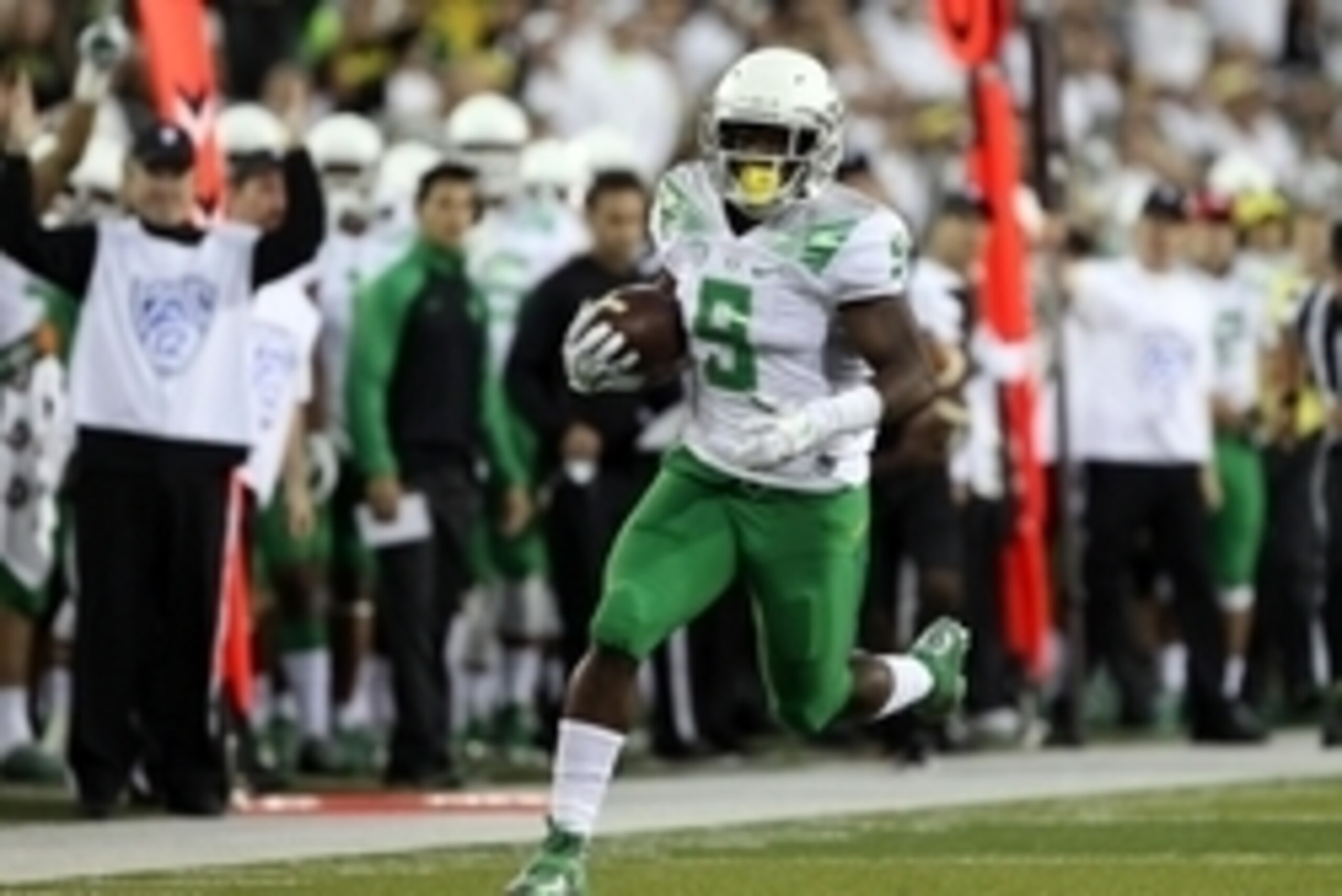 Aug 30, 2014; Eugene, OR, USA; Oregon Ducks running back Byron Marshall (9) heads up field for a touchdown against South Dakota Coyotes at Autzen Stadium. Mandatory Credit: Jaime Valdez-USA TODAY Sports