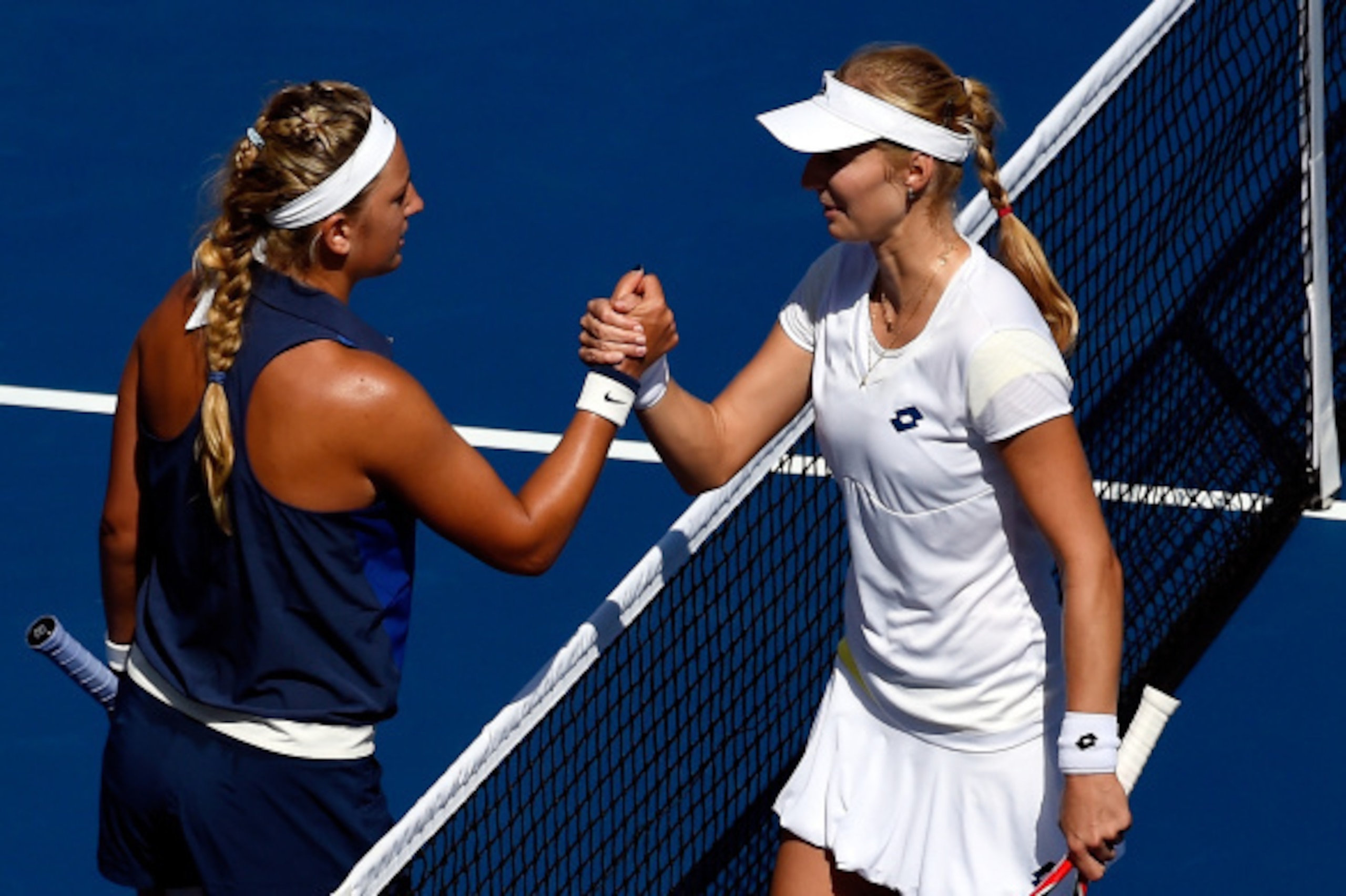 NEW YORK, NY - SEPTEMBER 03:  Ekaterina Makarova (R) of Russia shakes hands Victoria Azarenka (L) of Belarus after their women's singles quarterfinal match on Day Ten of the 2014 US Open at the USTA Billie Jean King National Tennis Center on September 3, 