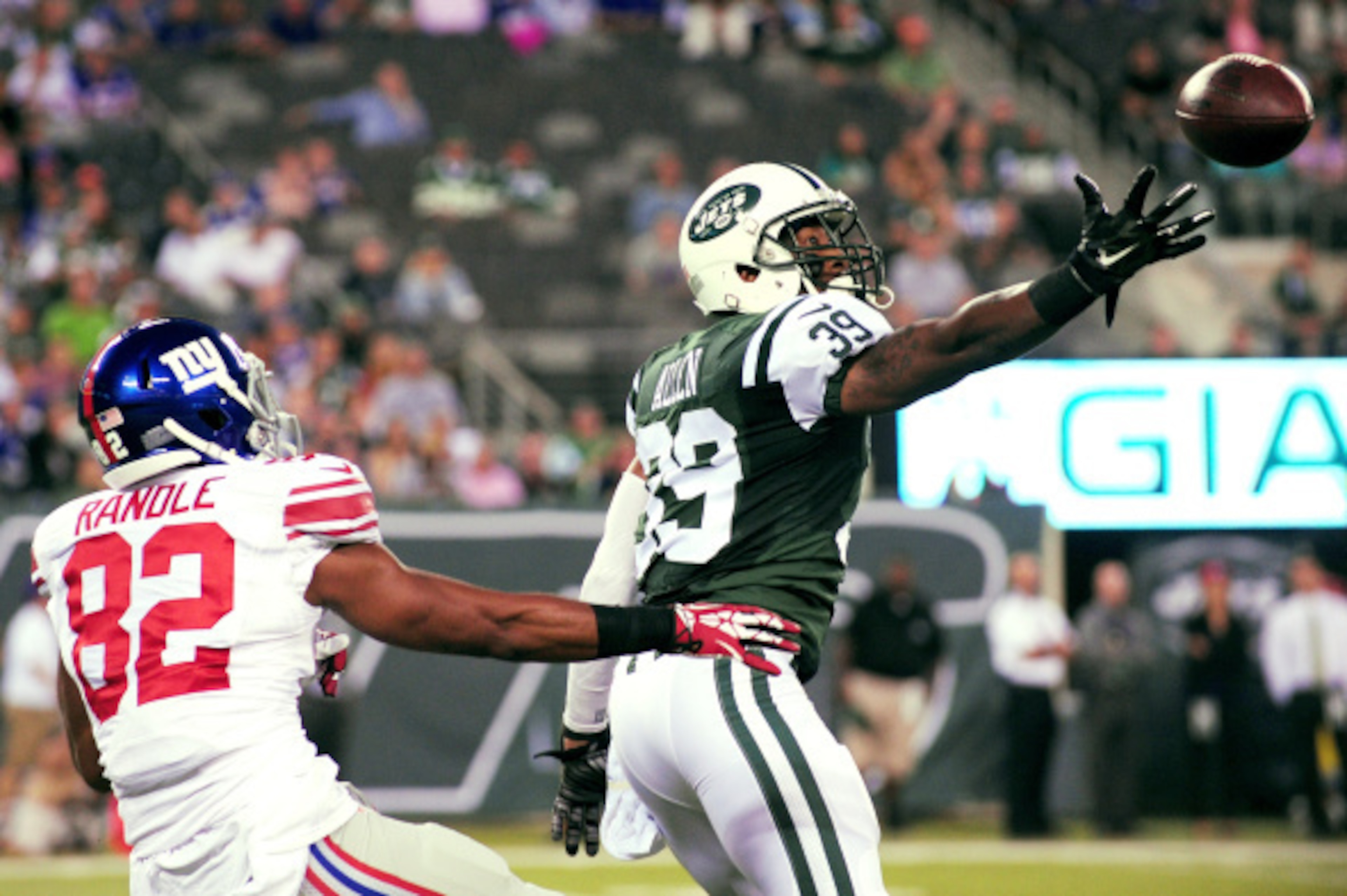 EAST RUTHERFORD, NJ - AUGUST 22:  Antonio Allen #39 of the New York Jets breaks up a pass inteded for Rueben Randle #82 of the New York Giants during the first quarter of a preseason game at MetLife Stadium on August 22, 2014 in East Rutherford, New Jerse