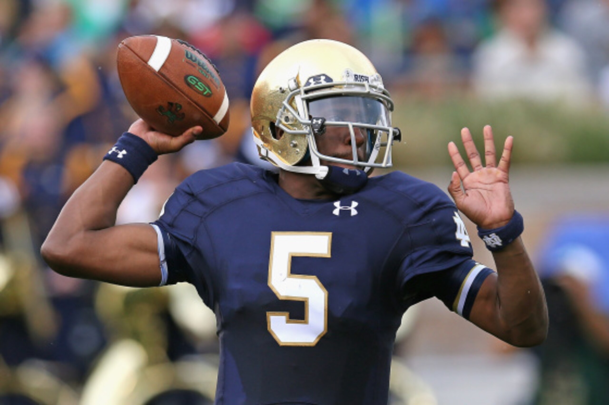 SOUTH BEND, IN - AUGUST 30:  Everett Golson #5 of the Norte Dame Fighting Irish passes against the Rice Owls at Notre Dame Stadium on August 30, 2014 in South Bend, Indiana.  (Photo by Jonathan Daniel/Getty Images)
