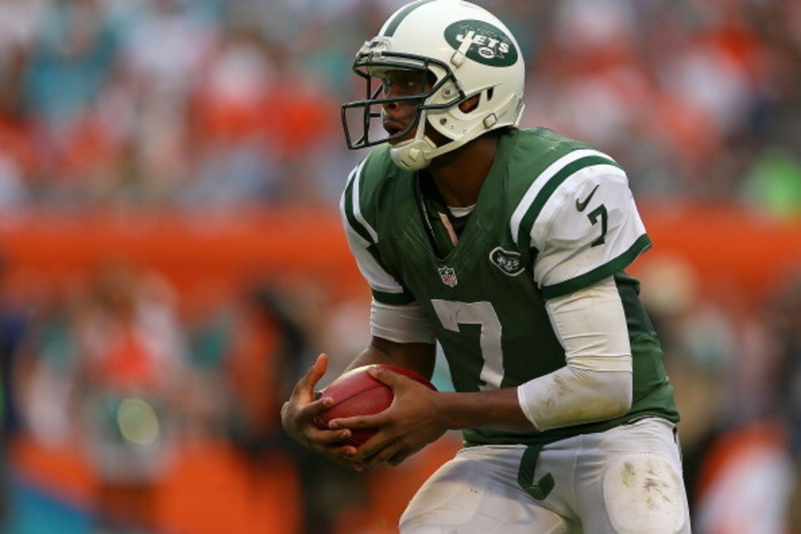 MIAMI GARDENS, FL - DECEMBER 29:  Geno Smith #7 of the New York Jets rushes during a game against the Miami Dolphins at Sun Life Stadium on December 29, 2013 in Miami Gardens, Florida.  (Photo by Mike Ehrmann/Getty Images)