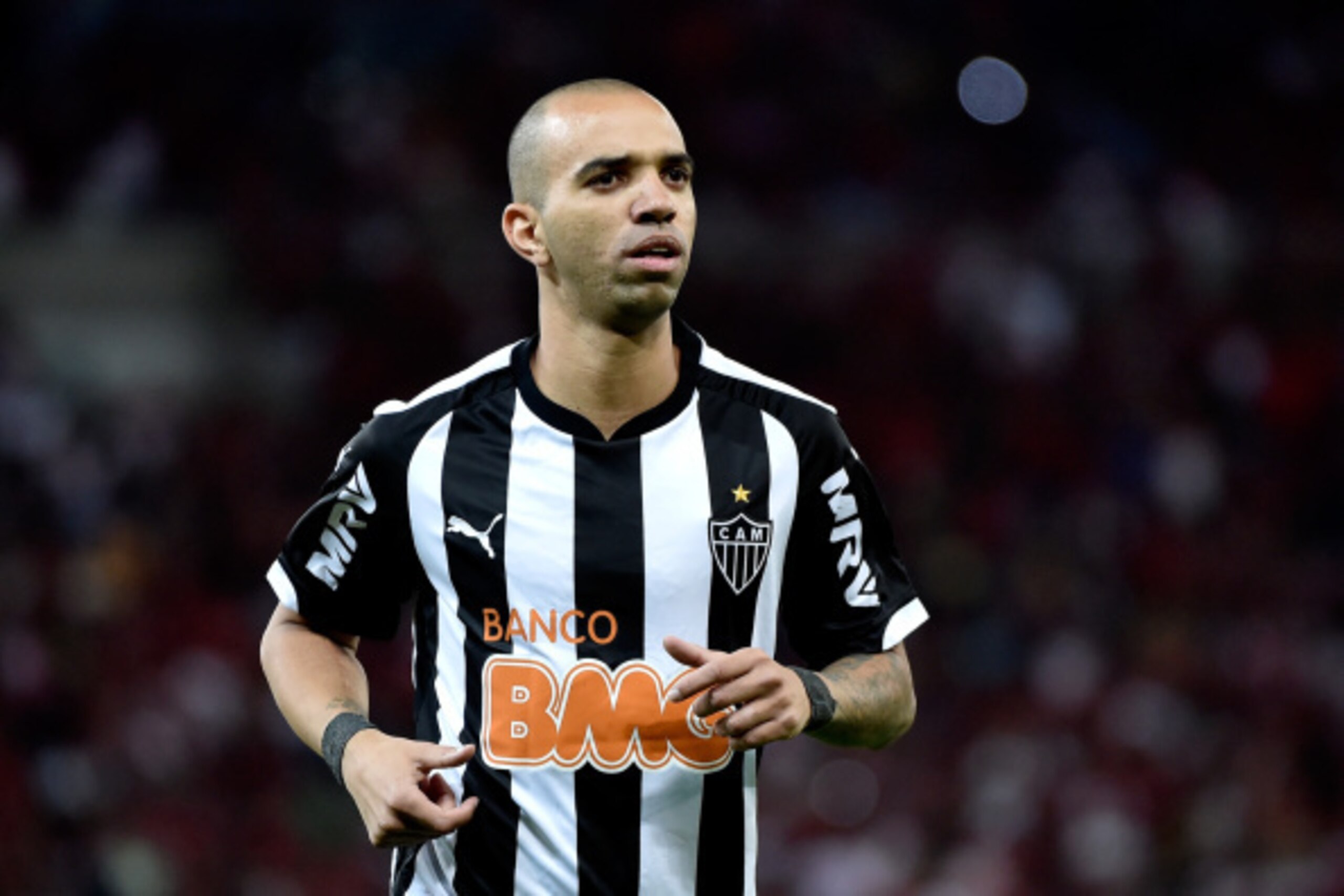 RIO DE JANEIRO, BRAZIL - AUGUST 20:  Diego Tardelli of Atletico MG looks on during a match between Flamengo and Atletico MG as part of Brasileirao Series A 2014 at Maracana Stadium on August 20, 2014 in Rio de Janeiro, Brazil.  (Photo by Buda Mendes/Getty