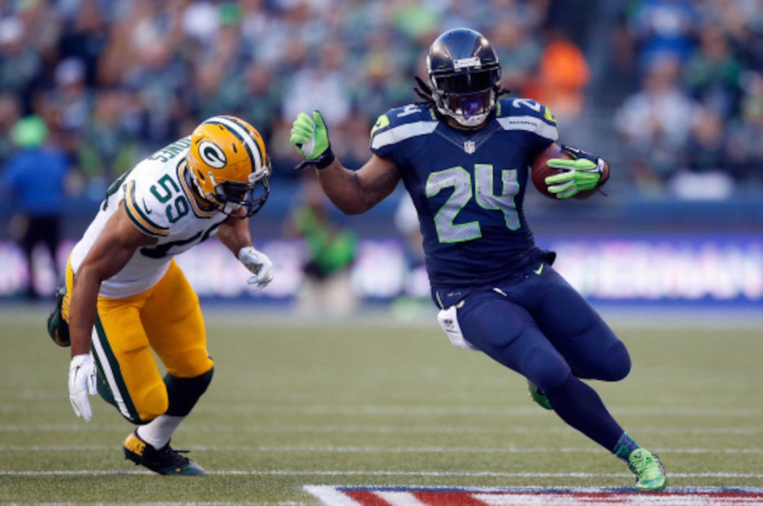 SEATTLE, WA - SEPTEMBER 04: Running back Marshawn Lynch #24 of the Seattle Seahawks runs with the ball as linebacker Brad Jones #59 of the Green Bay Packers tries to catch him during the second quarter of the game at CenturyLink Field on September 4, 2014