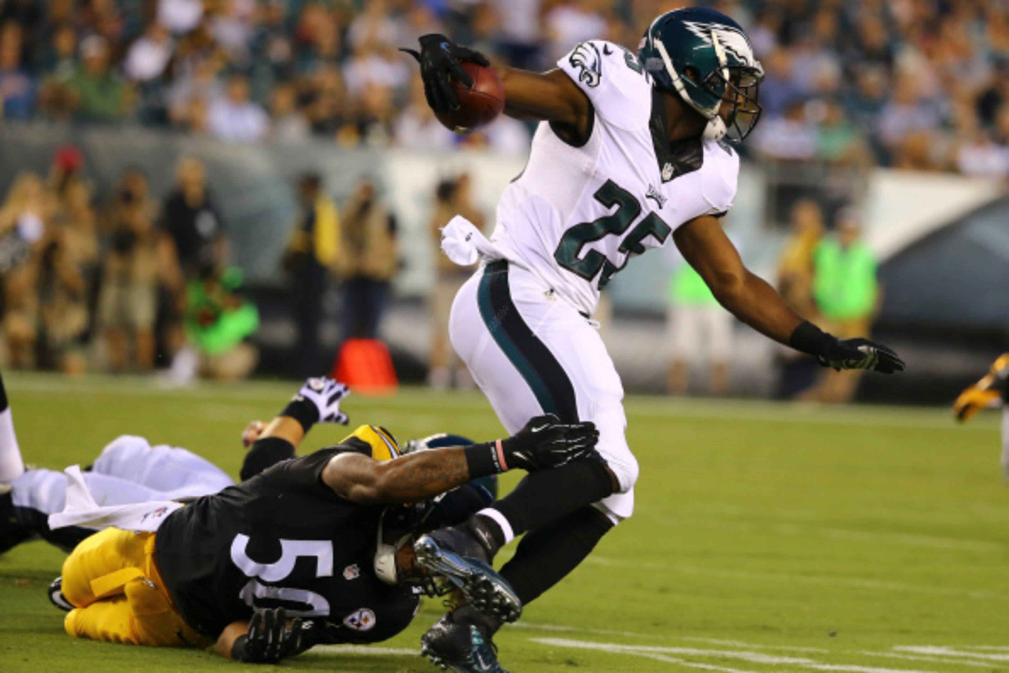 PHILADELPHIA, PA - AUGUST 21: Running back LeSean McCoy #25 of the Philadelphia Eagles runs the ball and linebacker Ryan Shazier #50 of the Pittsburgh Steelers attempts to tackle him on the play on August 21, 2014 at Lincoln Financial Field in Philadelphi PHILADELPHIA, PA - AUGUST 21: Running back LeSean McCoy #25 of the Philadelphia Eagles runs the ball and linebacker Ryan Shazier #50 of the Pittsburgh Steelers attempts to tackle him on the play on August 21, 2014 at Lincoln Financial Field in Philadelphi