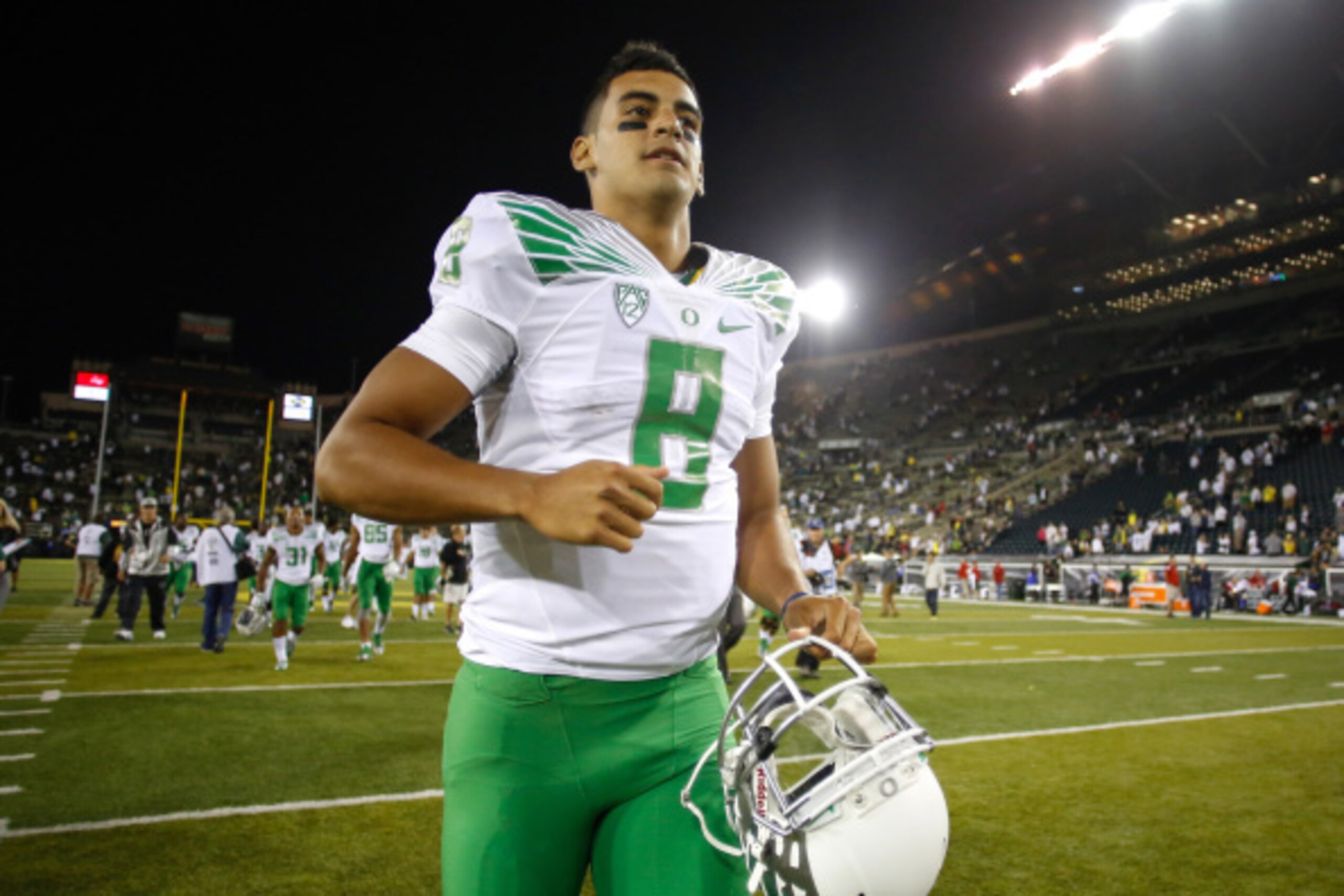 EUGENE, OR - AUGUST 30:  Quarterback Marcus Mariota #8 of the Oregon Ducks heads off the field after defeating the South Dakota Coyotes 62-13 at Autzen Stadium on August 30, 2014 in Eugene, Oregon.  (Photo by Otto Greule Jr/Getty Images)