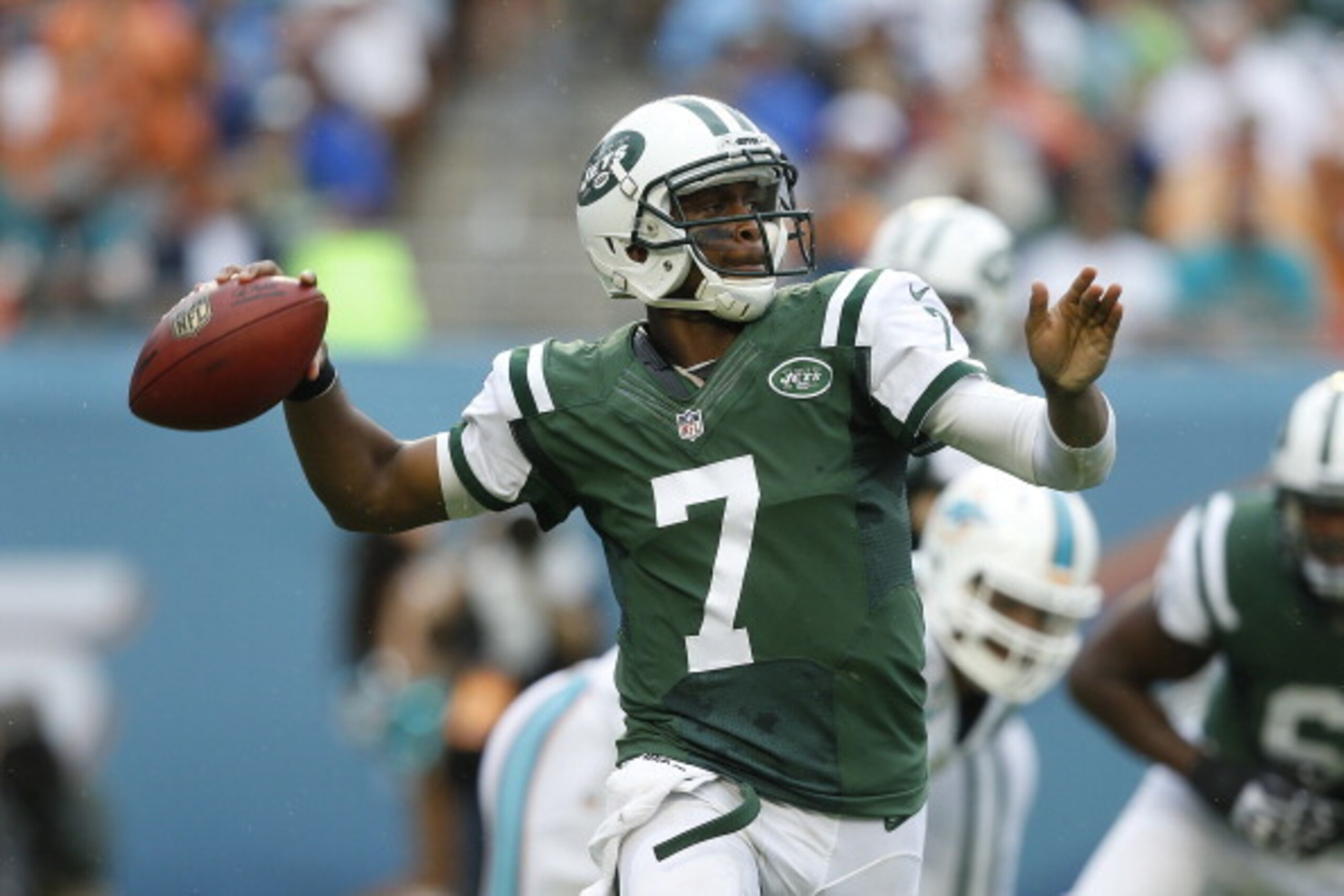 MIAMI GARDENS, FL - DECEMBER 29: Geno Smith #7 of the New York Jets throws the ball against the Miami Dolphins on December 29, 2013 at Sun Life Stadium in Miami Gardens, Florida. The Jets defeated the Dolphins 20-7. (Photo by Joel Auerbach/Getty Images)
