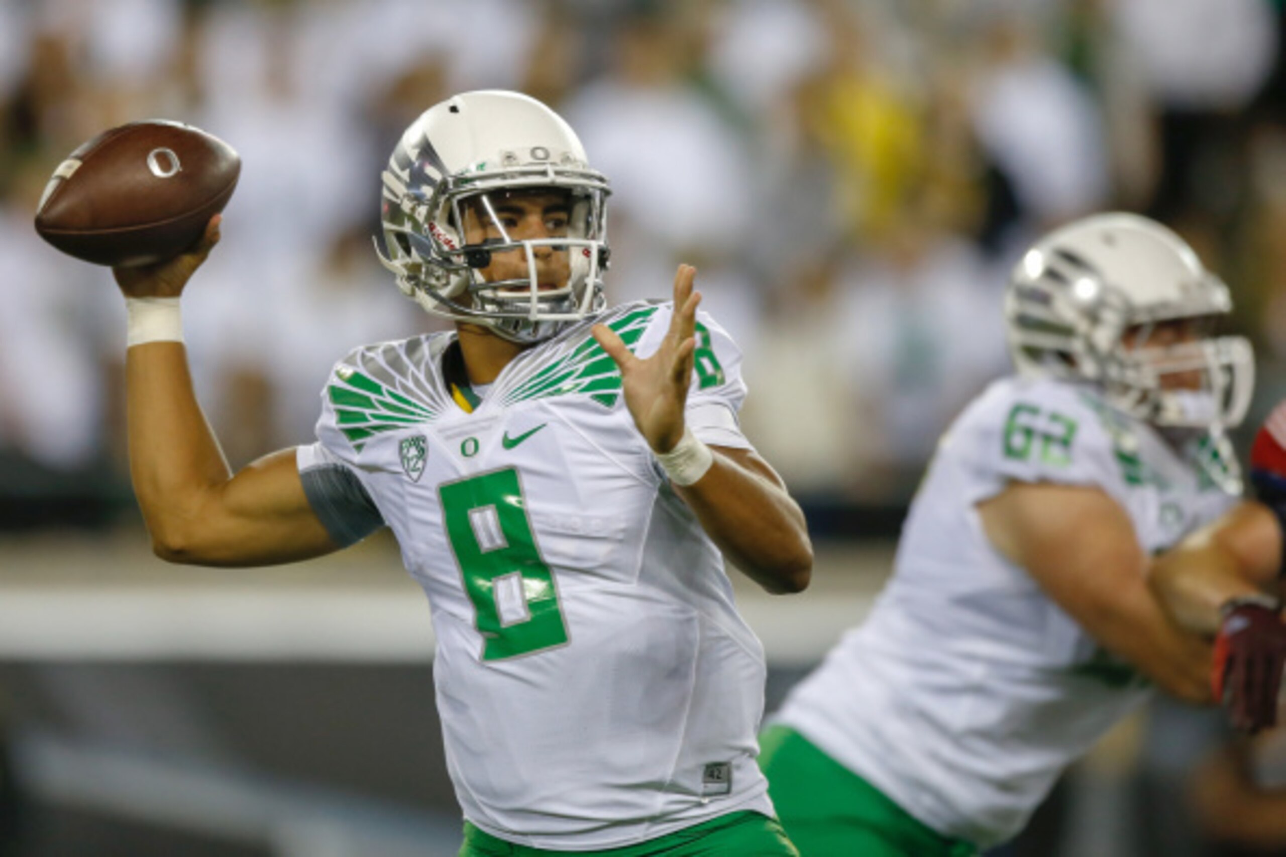 EUGENE, OR - AUGUST 30:  Quarterback Marcus Mariota #8 of the Oregon Ducks passes against the South Dakota Coyotes at Autzen Stadium on August 30, 2014 in Eugene, Oregon.  (Photo by Otto Greule Jr/Getty Images)