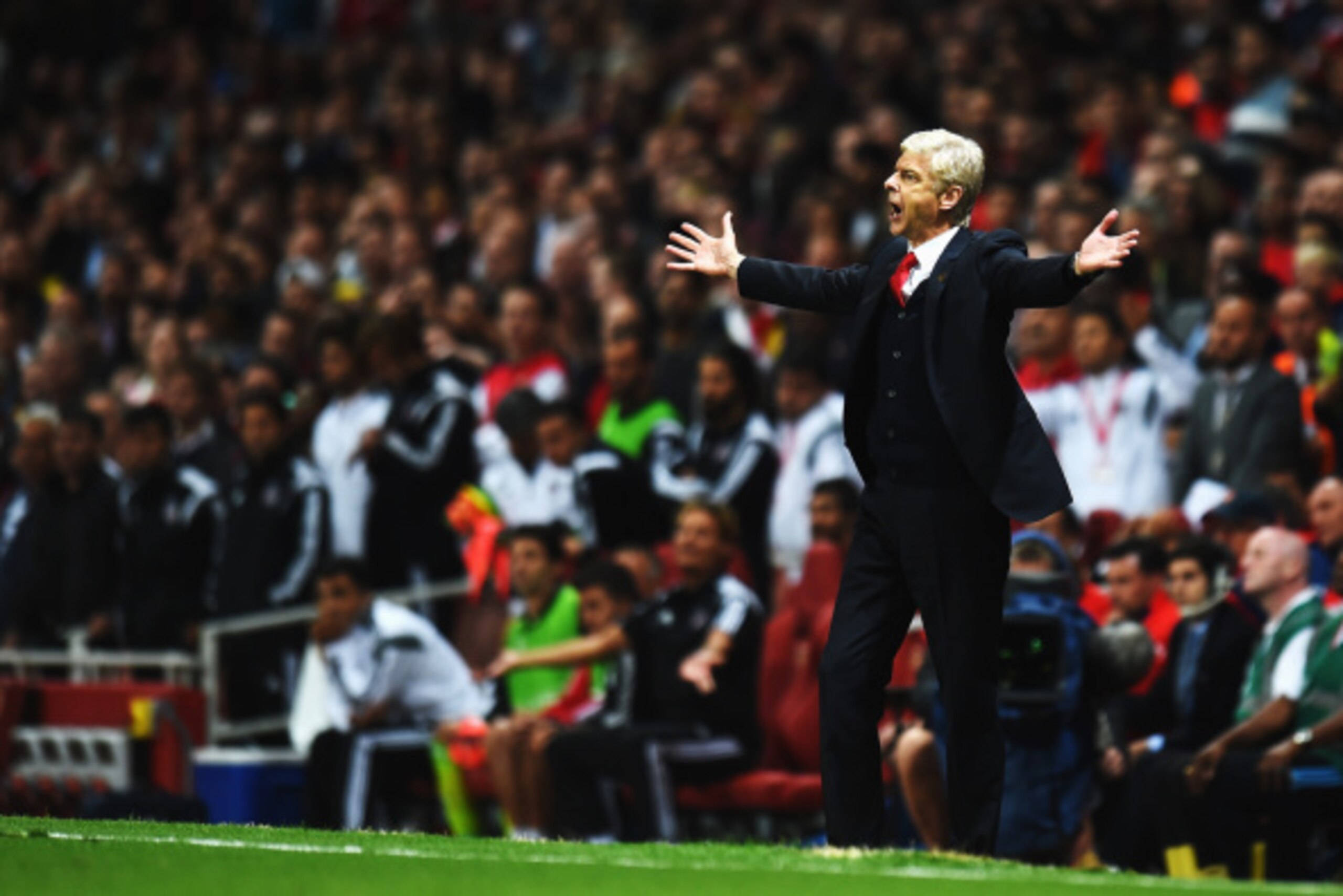 LONDON, ENGLAND - AUGUST 27:  Arsene Wenger, manager of Arsenal reacts on the touchline during the UEFA Champions League Qualifier 2nd leg match between Arsenal and Besiktas at the Emirates Stadium on August 27, 2014 in London, United Kingdom.  (Photo by 
