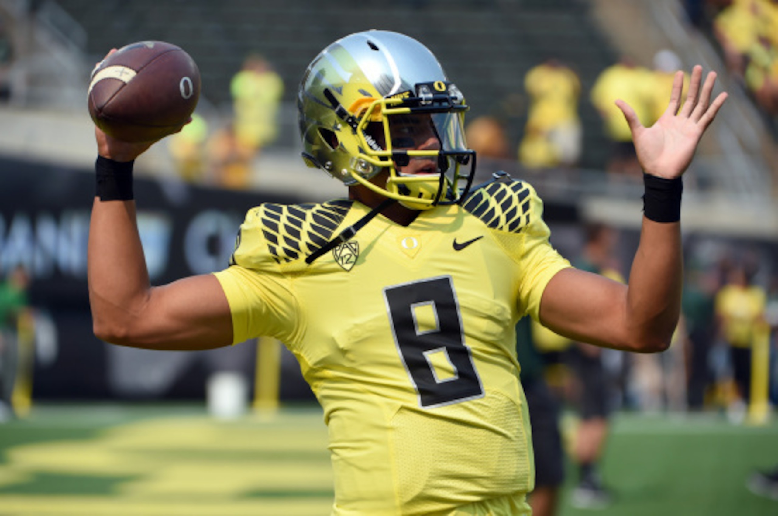 EUGENE, OR -SEPTEMBER 06: Quarterback Marcus Mariota #8 of the Oregon Ducks warms up before the game against the Michigan State Spartans at Autzen Stadium on September 6, 2014 in Eugene, Oregon. (Photo by Steve Dykes/Getty Images)