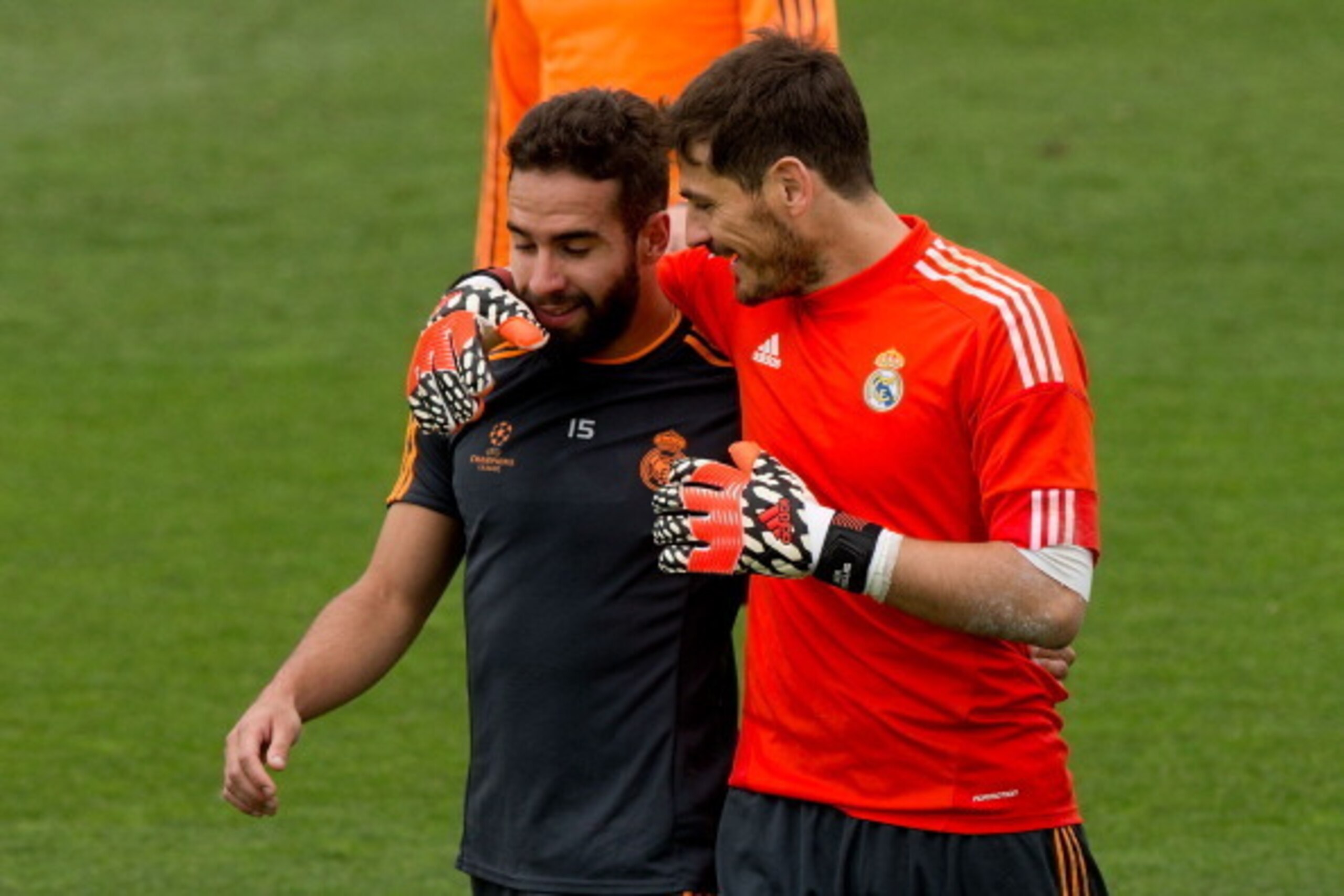 MADRID, SPAIN - MAY 20:  Goalkeeper Iker Casillas (R) of Real Madrid CF holds his teammate Daniel Carvajal (L) after the training session held on the Real Madrid media day, prior to UEFA Champions League final against Club Atletico de Madrid, at Valdebeba